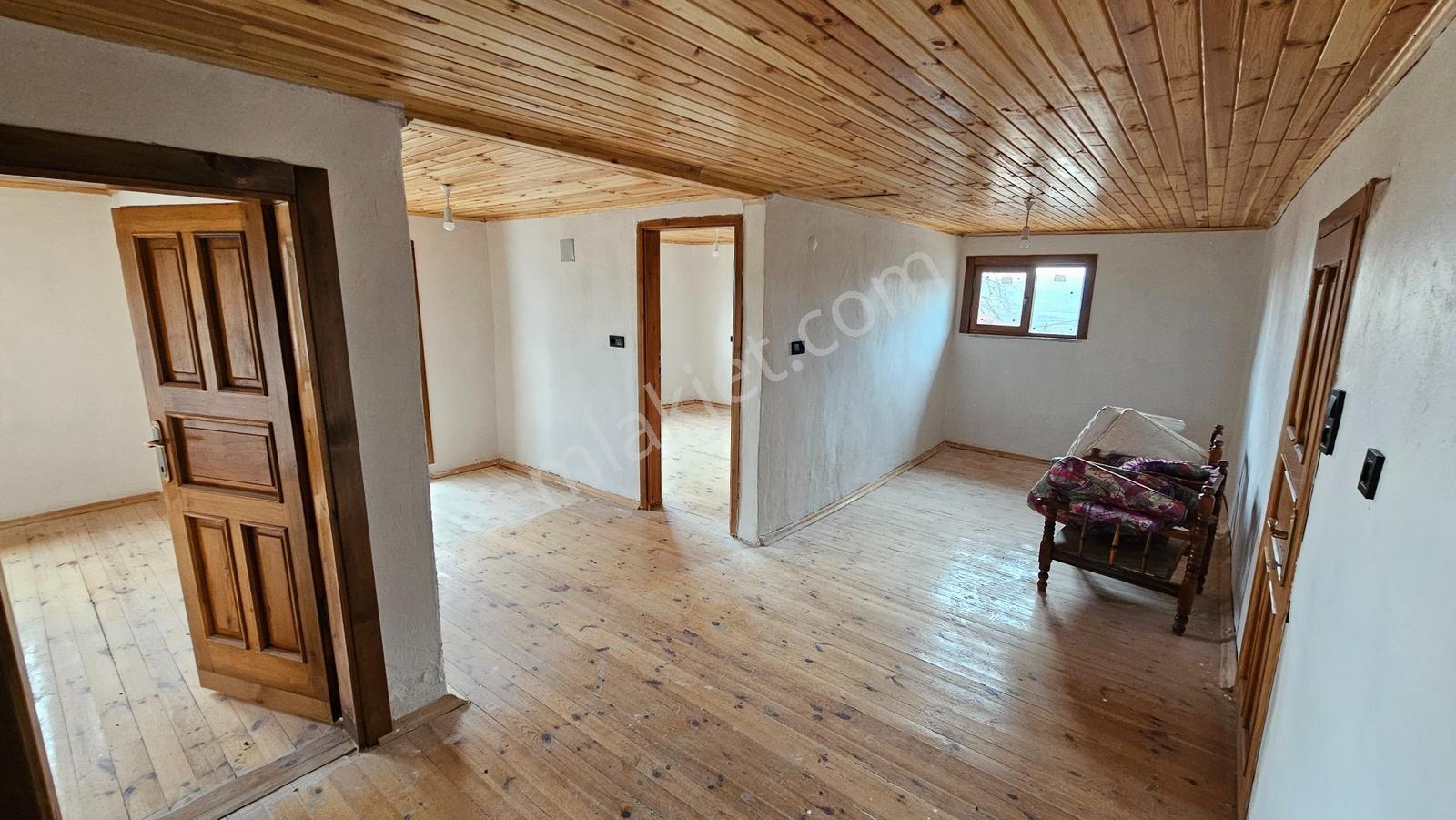 İznik İnikli'de,2 Katlı Evi Olan,göl Manzaralı 705 M² Arsa - Görsel 8