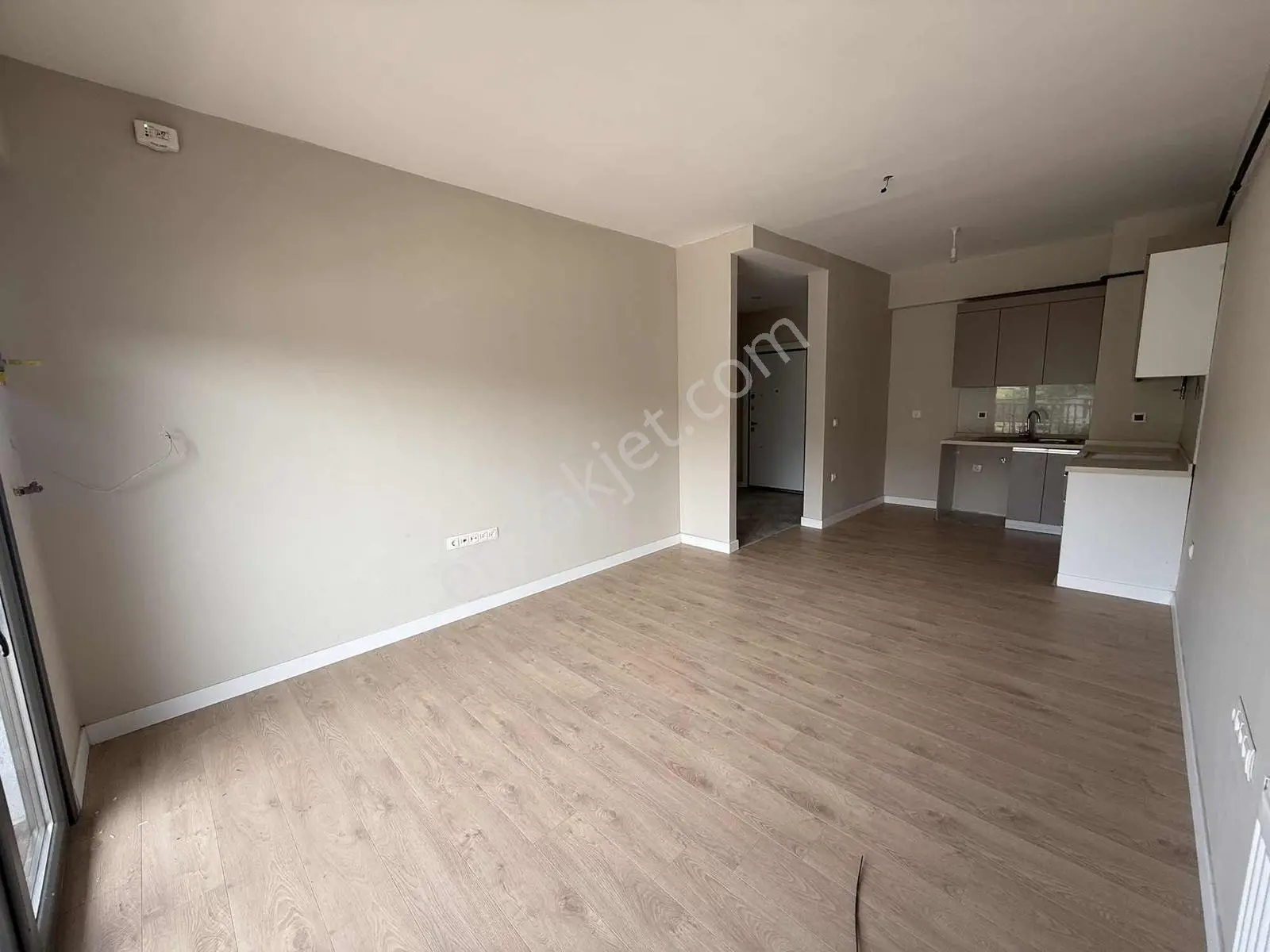 Çetin Gayrimenkulden Piazzaya Yakkın Kiralık Sıfır 1+1 Daire - Görsel 3