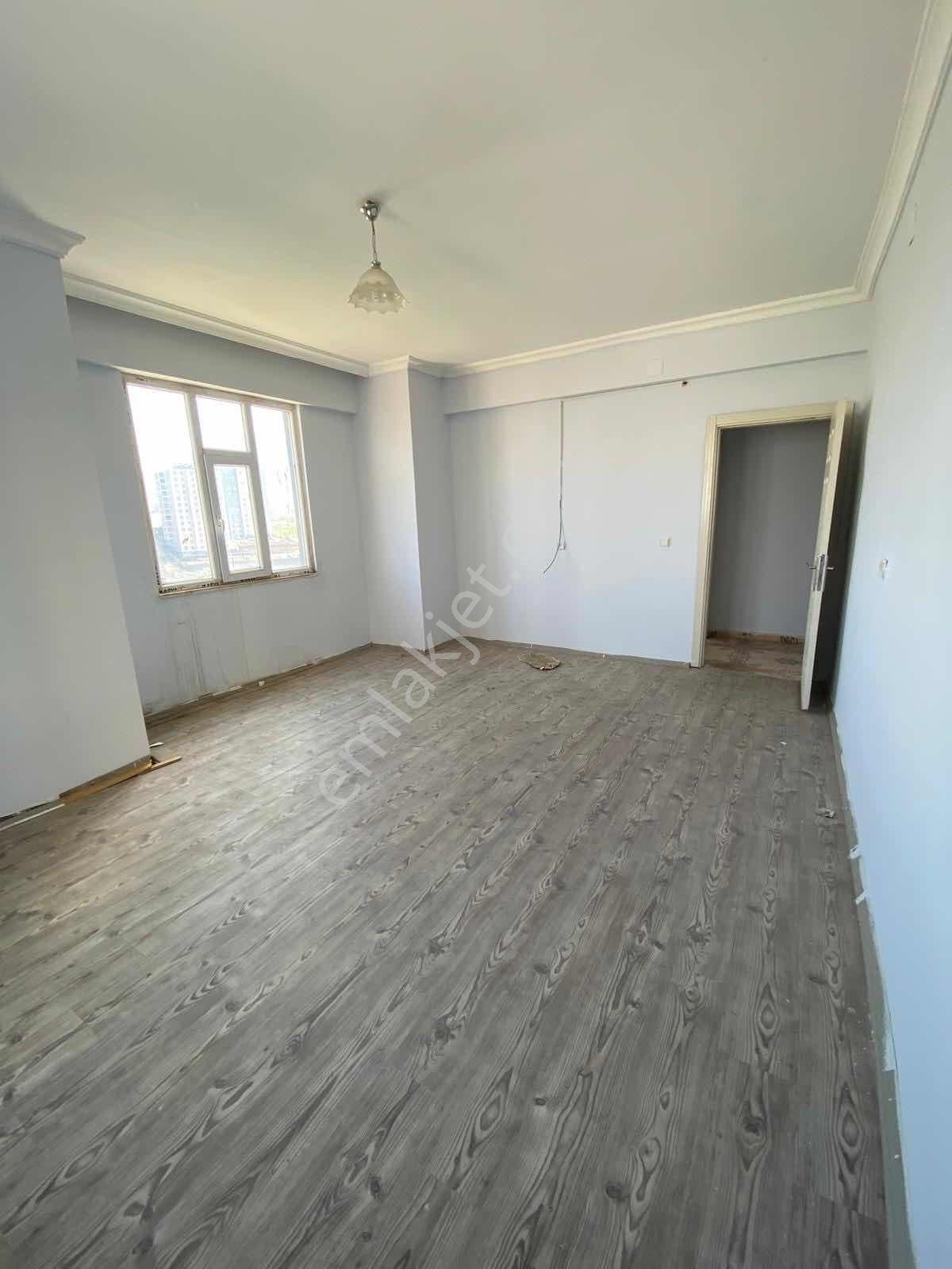 Sürer Emlak`tan Kiralık 2+1 Daire`miz Ara Katta 110 M2 Kare - Görsel 15
