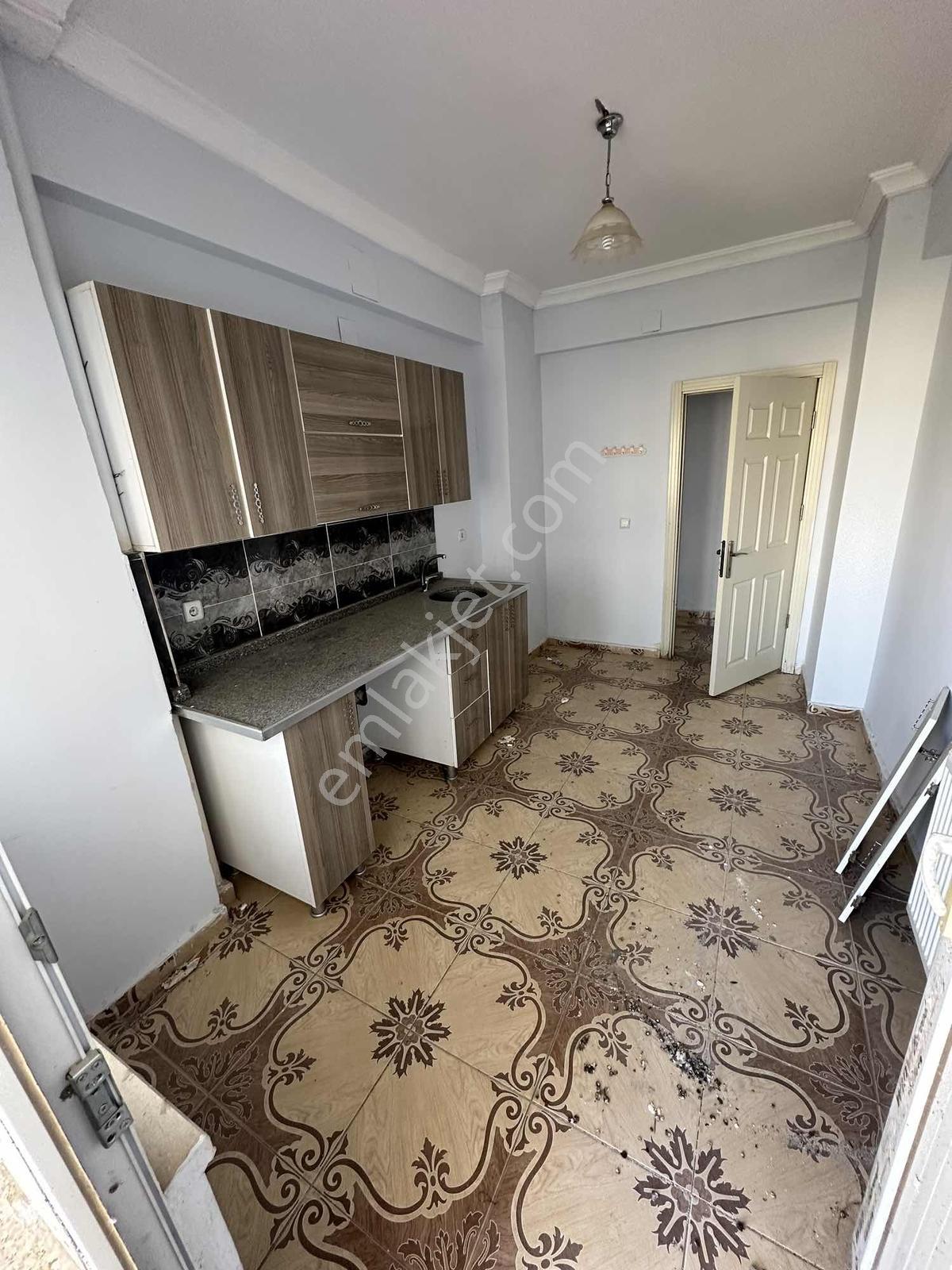 Sürer Emlak`tan Kiralık 2+1 Daire`miz Ara Katta 110 M2 Kare - Görsel 4
