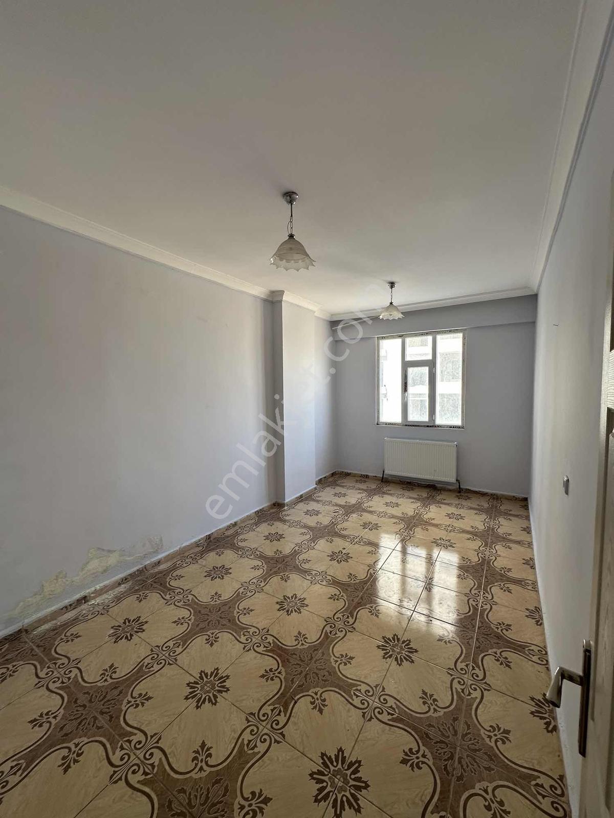 Sürer Emlak`tan Kiralık 2+1 Daire`miz Ara Katta 110 M2 Kare - Görsel 10