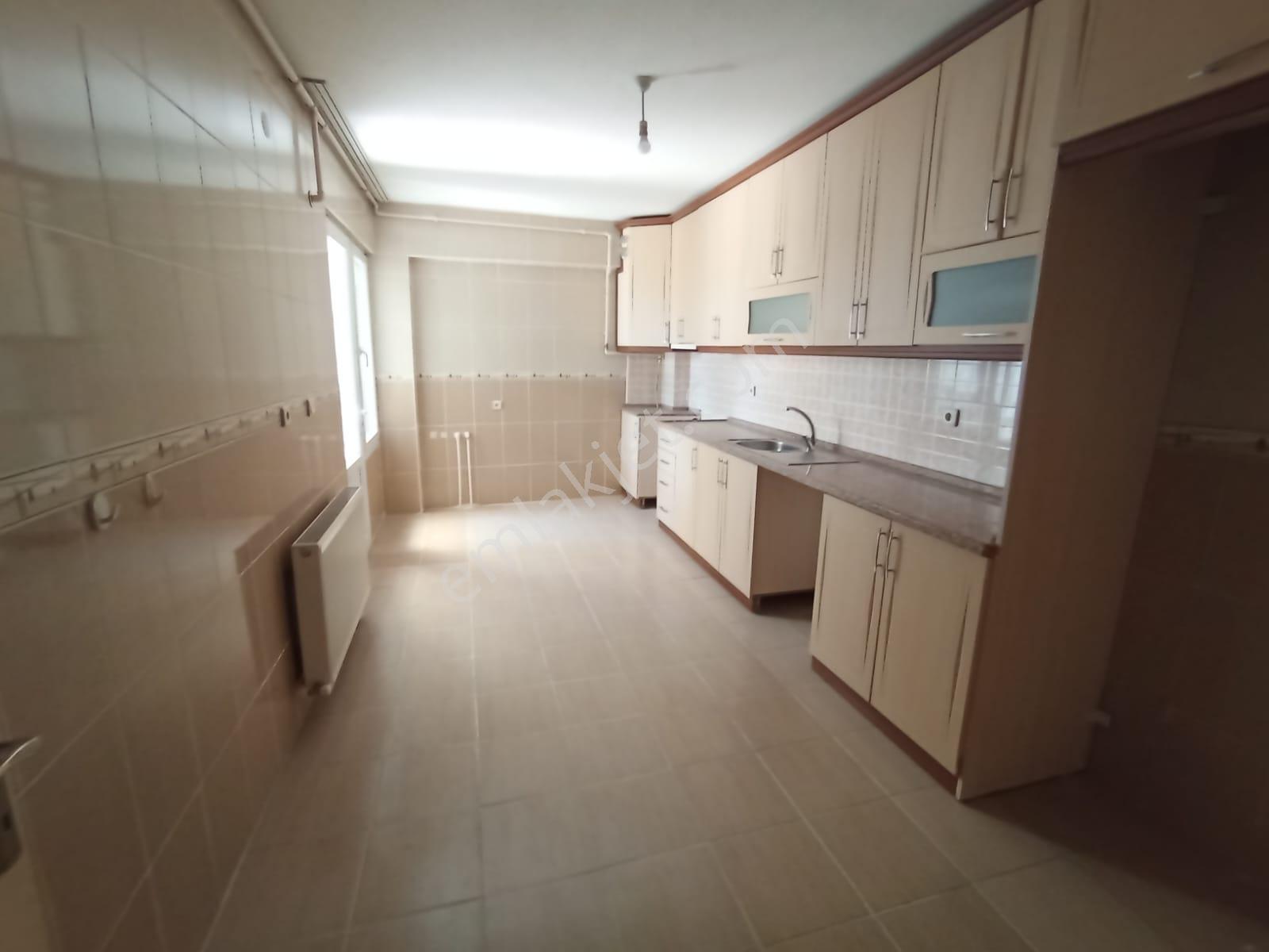 Karabağlar Barış Mah. Doğal Gazlı 120m2 3+1 Daire Kiralıktır. - Görsel 7