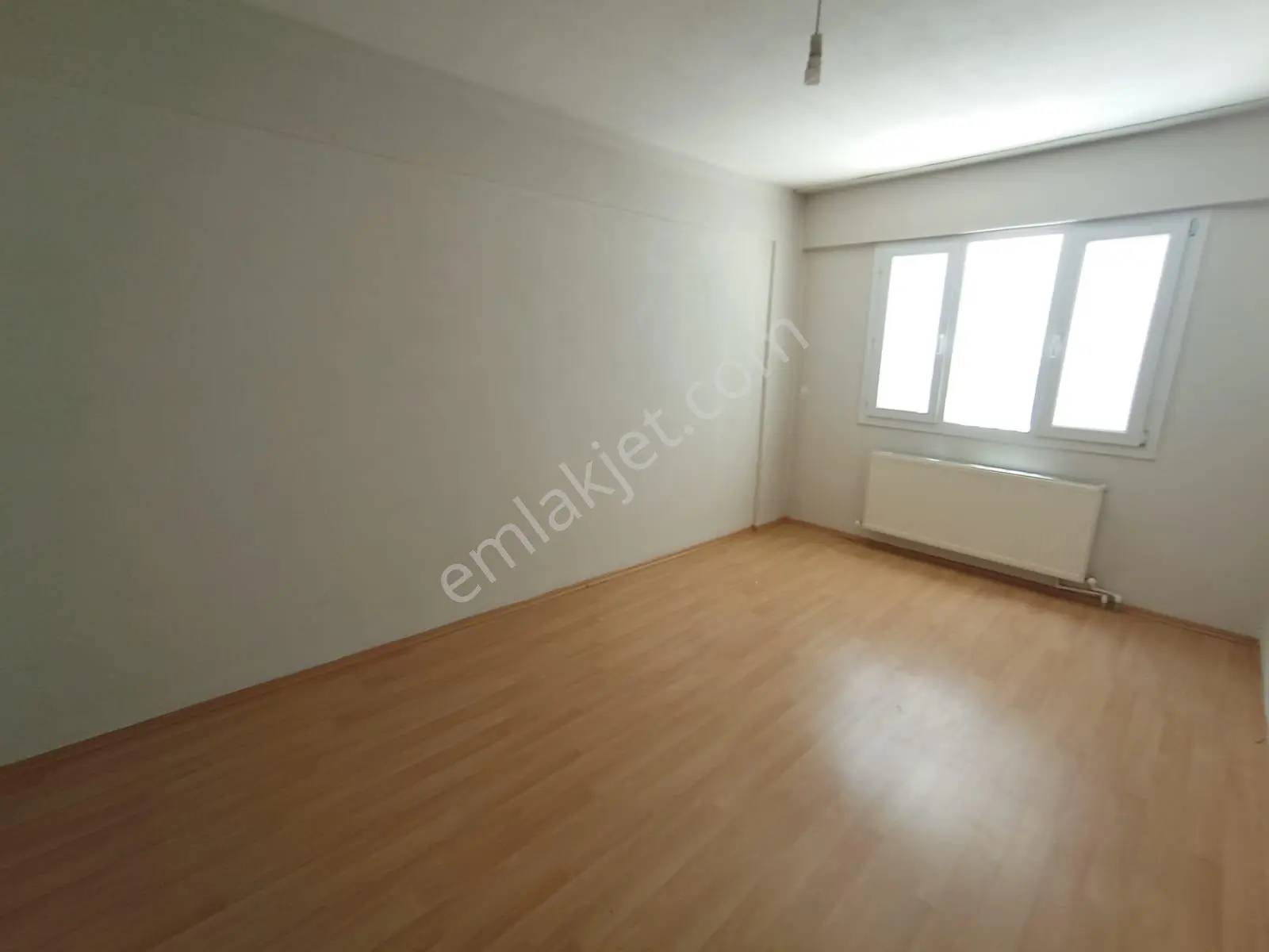 Karabağlar Barış Mah. Doğal Gazlı 120m2 3+1 Daire Kiralıktır.