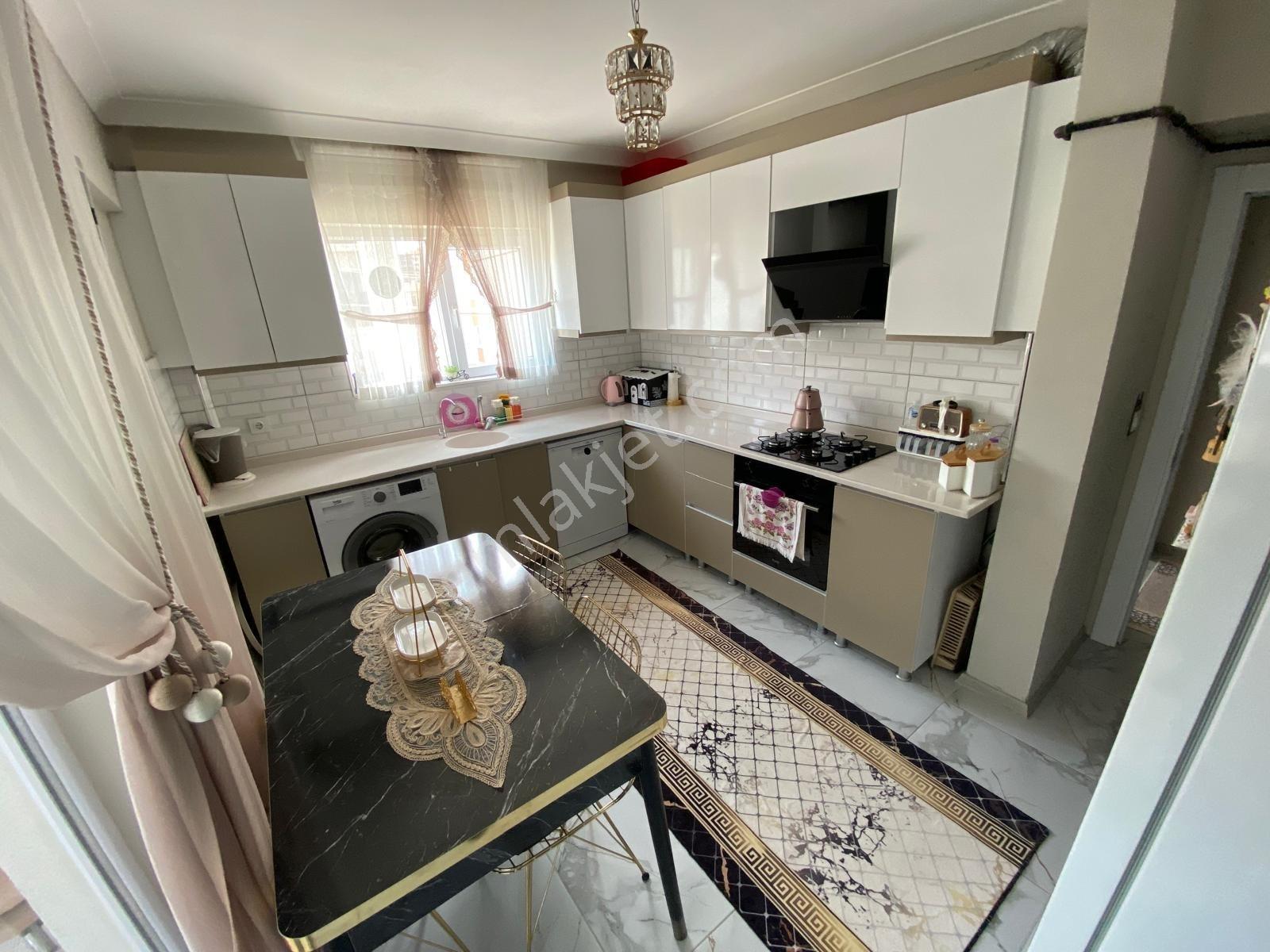Koza Emlaktan Fevziçakmak Mh Ara Katta Asansörlü Full Yapılı 3+1