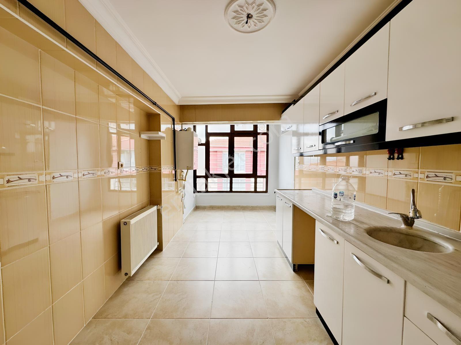 Vip'den Yıldız Göbek Önü Açık Masrafsız 3.kat Satılık 3+1 Daire