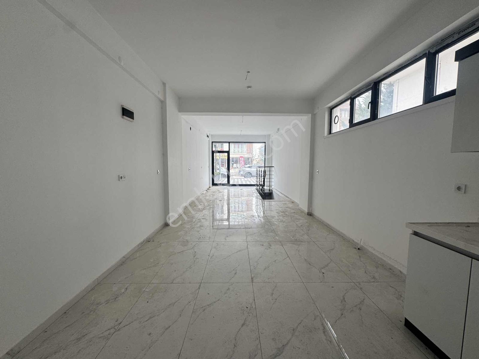 Vip'den Celal Esat Cad Eczane Vetriner Yanı Kiralık 80 M² Dükkan