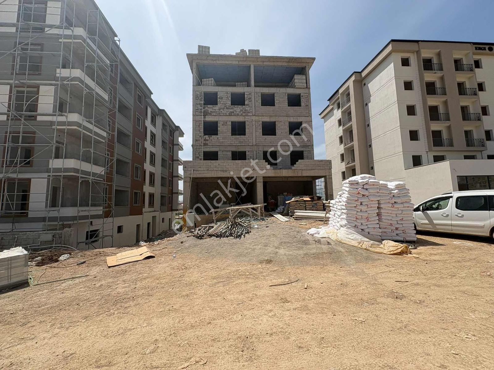 Tapusu Hazır Yatırımlık Yeni Yapım 2+0 Satılık Daire - Görsel 2