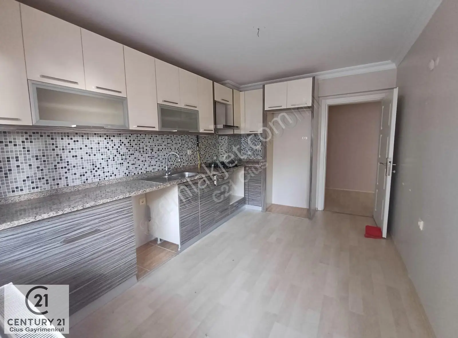 C21 Cius; Cumhuriyet Merkezde 130 M2 Kiralık 3+1 Daire - Görsel 3