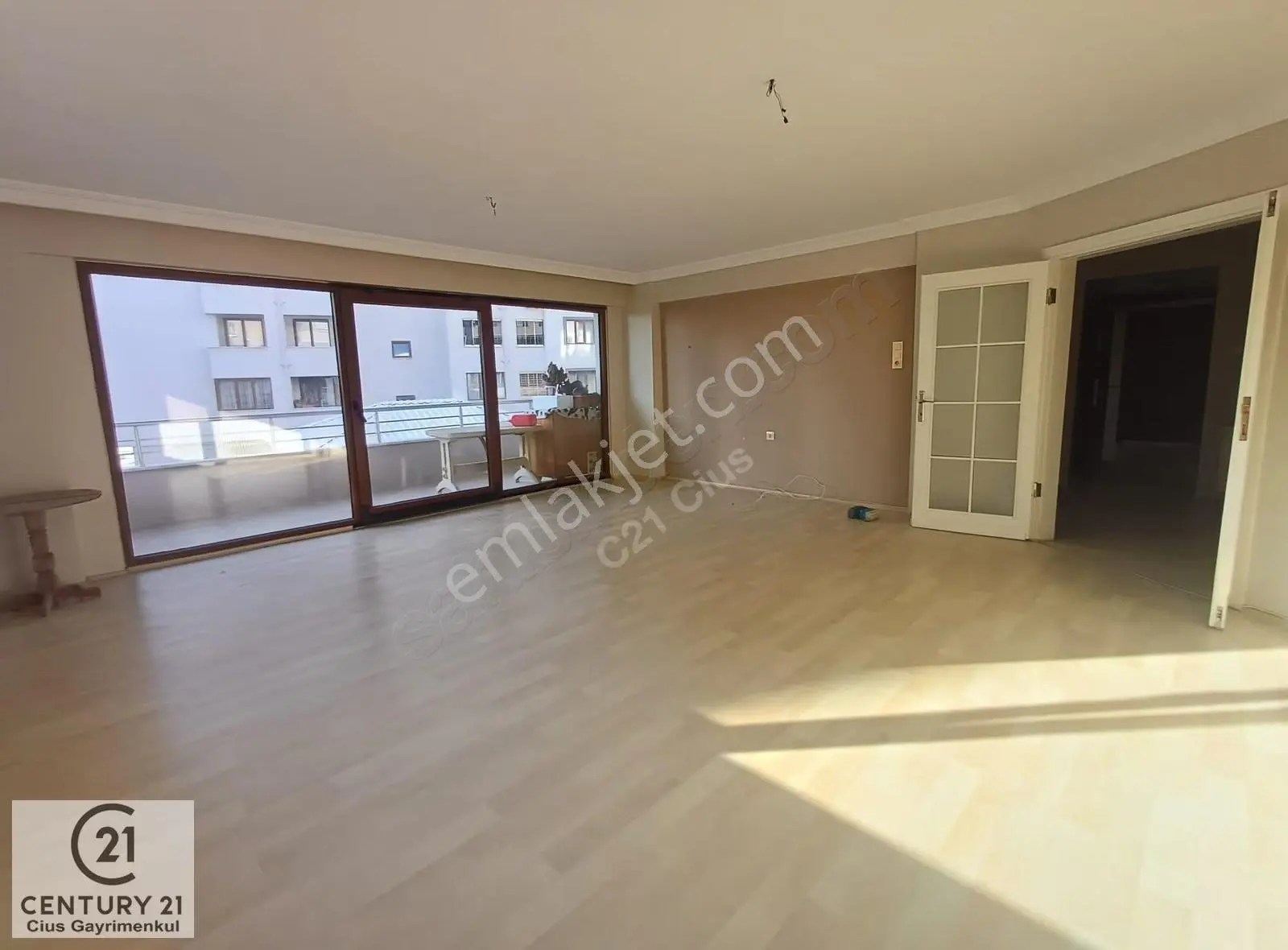 C21 Cius; Cumhuriyet Merkezde 130 M2 Kiralık 3+1 Daire - Görsel 2