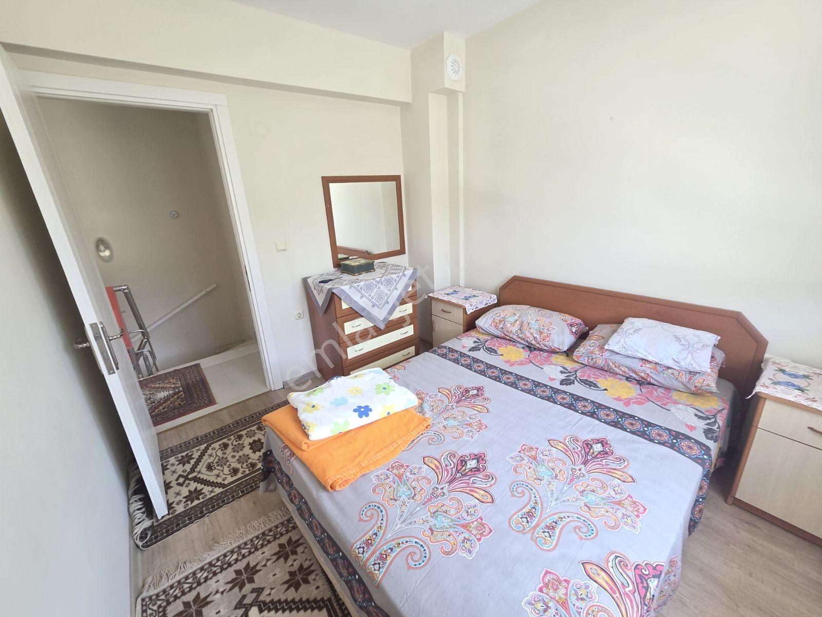 Yenifoça Burunucu'nda Kiralık 3+1 Tripleks Villa - Görsel 32