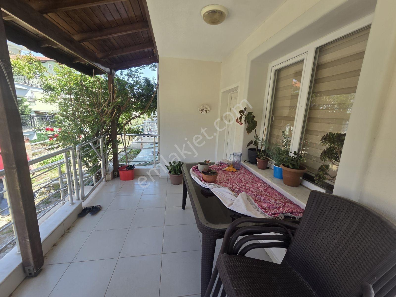 Yenifoça Burunucu'nda Kiralık 3+1 Tripleks Villa - Görsel 13