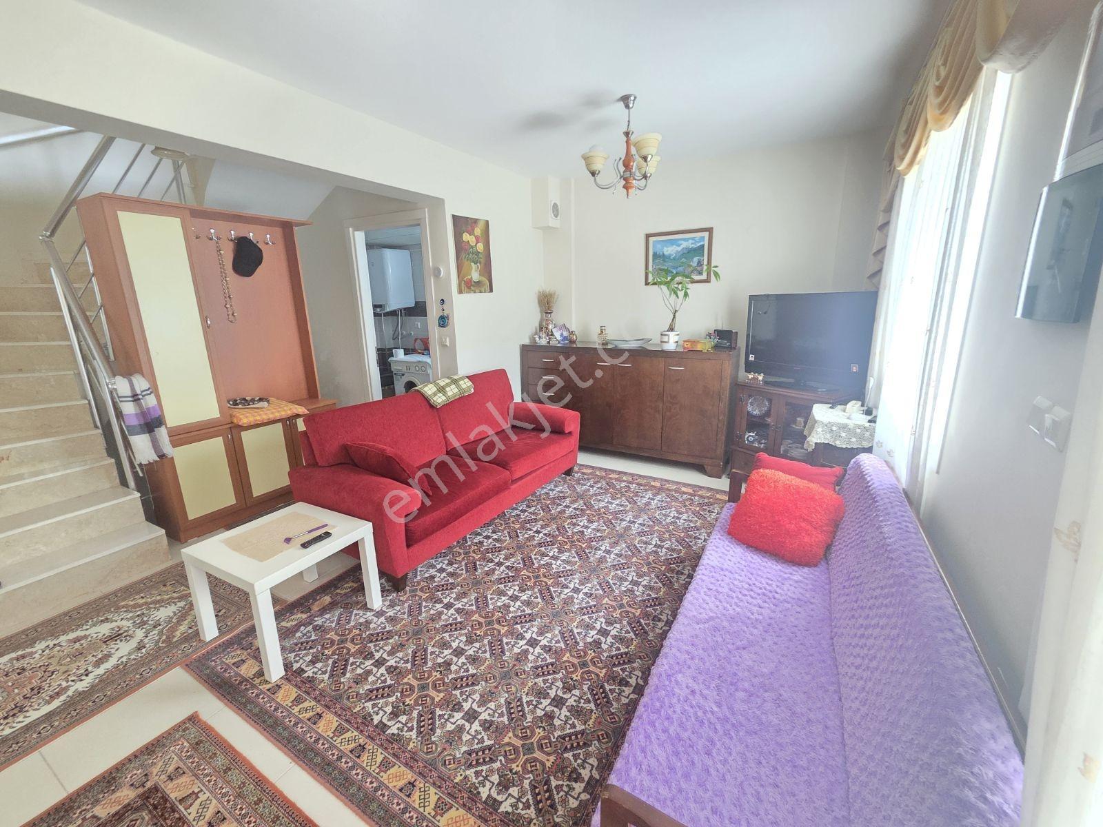 Yenifoça Burunucu'nda Kiralık 3+1 Tripleks Villa - Görsel 17