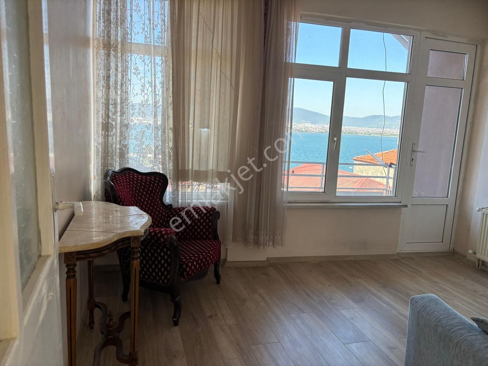 Yalı Mahallesinde Deniz Manzaralı, Eşyalı 3+1 Kiralık Daire - Görsel 10