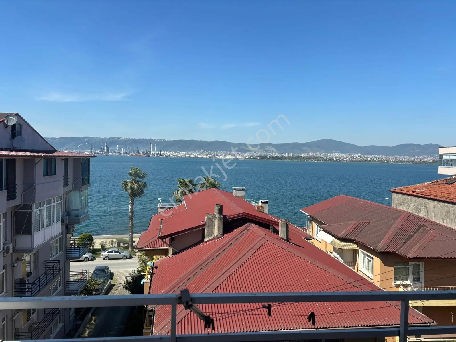 Yalı Mahallesinde Deniz Manzaralı, Eşyalı 3+1 Kiralık Daire