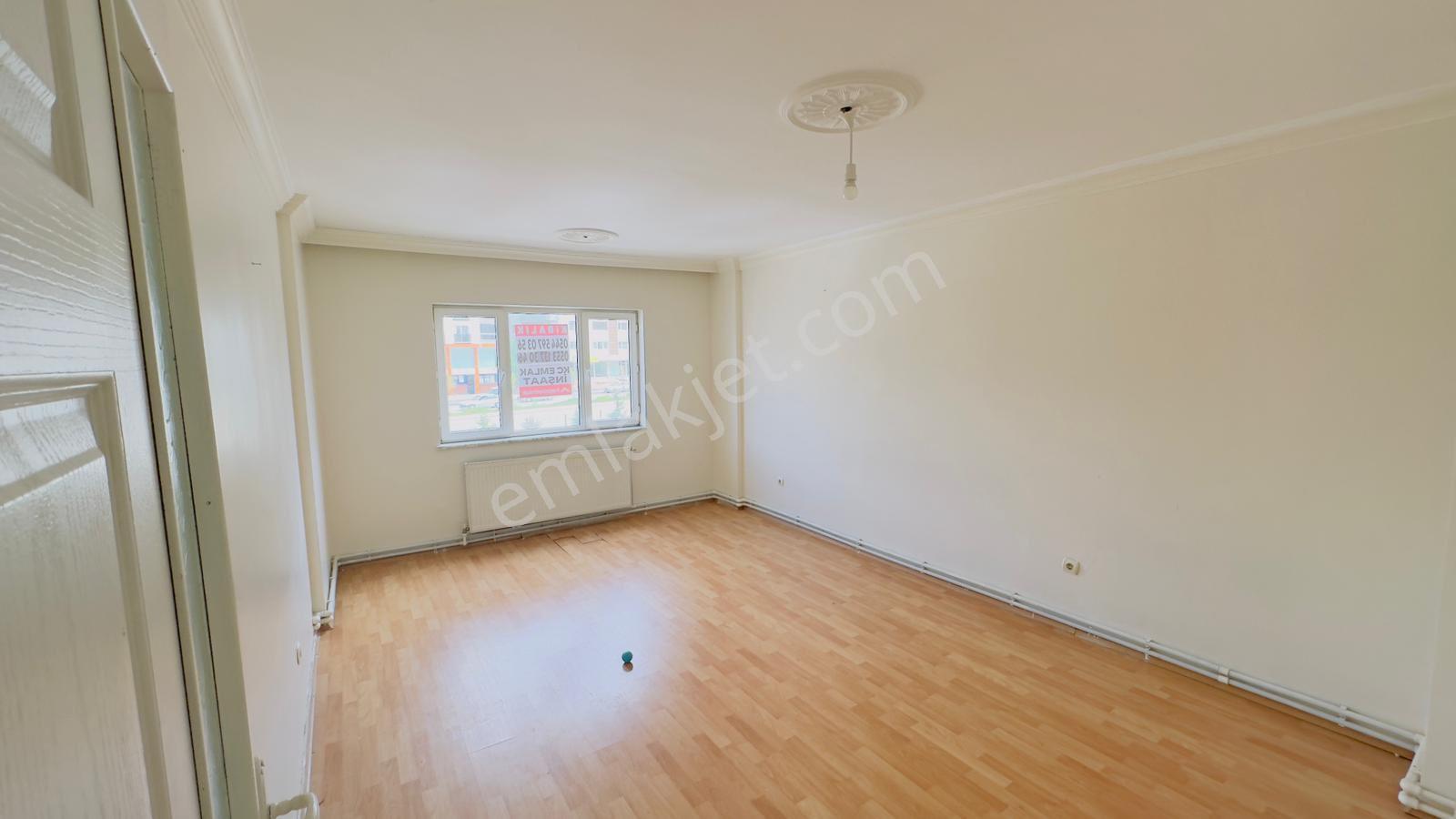 Kc Emlaktan Merkezi Konumda Ara Katta Kiralık 2+1 Daire - Görsel 12
