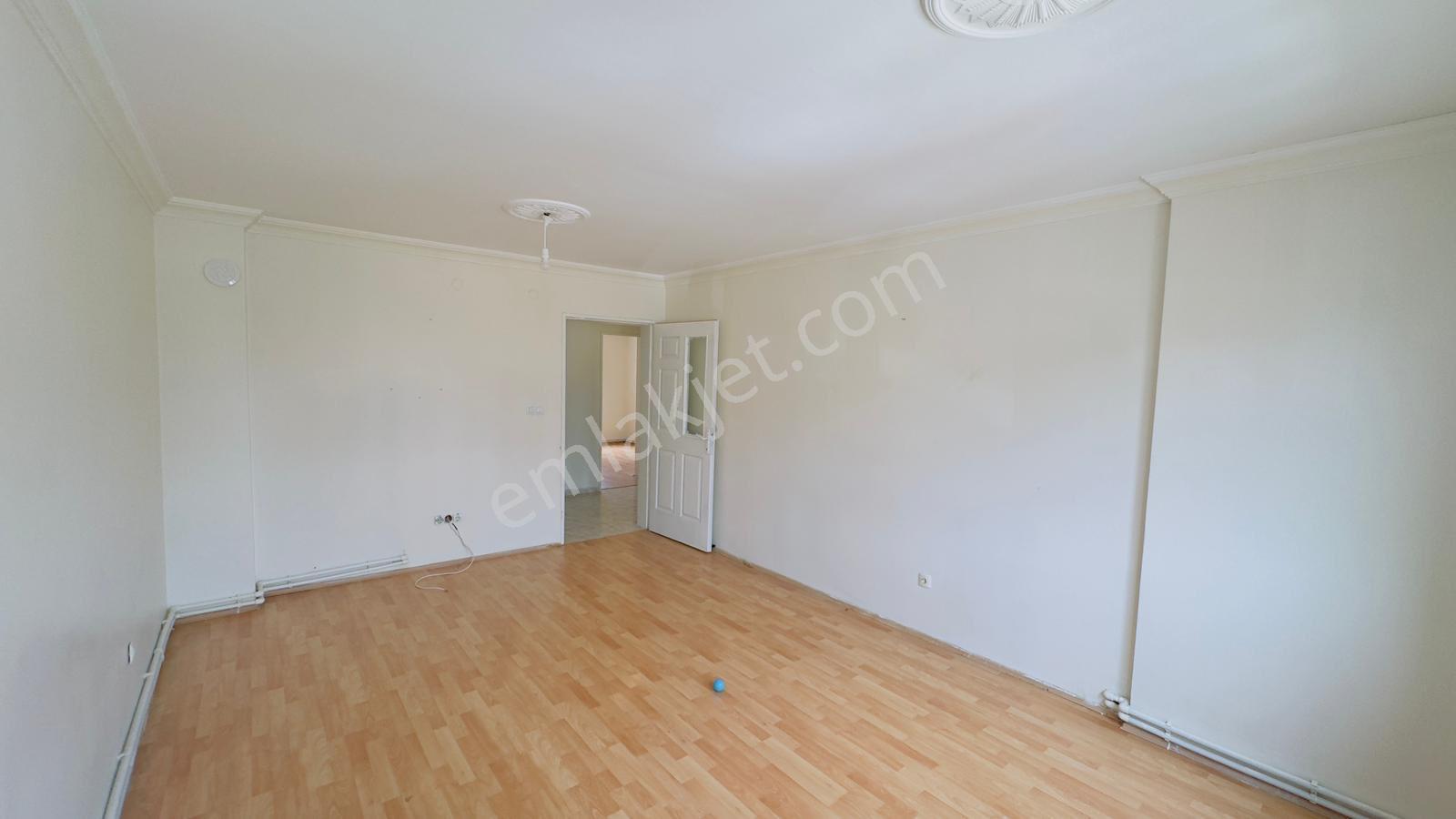 Kc Emlaktan Merkezi Konumda Ara Katta Kiralık 2+1 Daire - Görsel 6