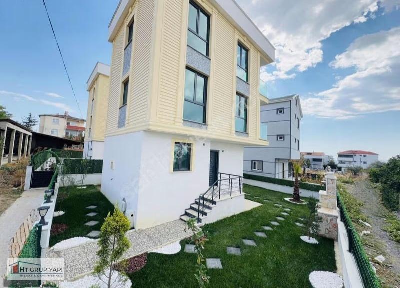 Ht Grup// Merkezde İskanlı Kanalizasyonlu 4 Tarafı Bahçeli 4+1