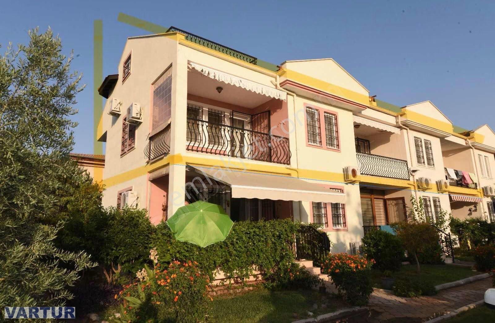 Foça Mahallesinde Havuzlu Sitede Kiralık 1+1 Eşyalı Daire