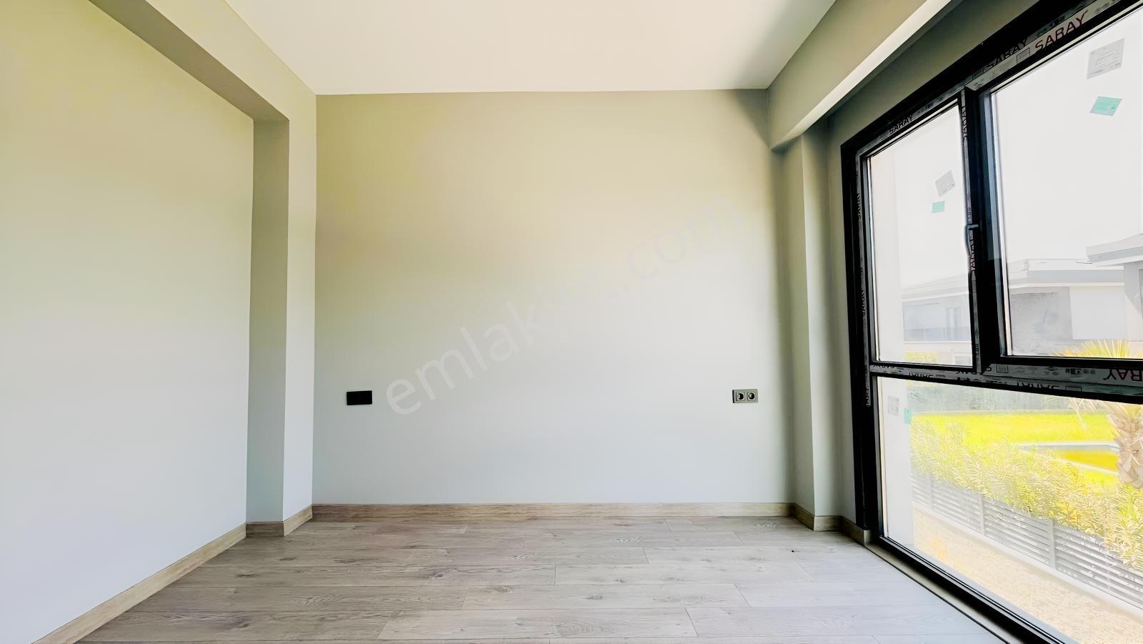 Silivri Selimpaşa Mahallesi'nde 4+1 Site İçi Kiralık Sıfır Villa - Görsel 8