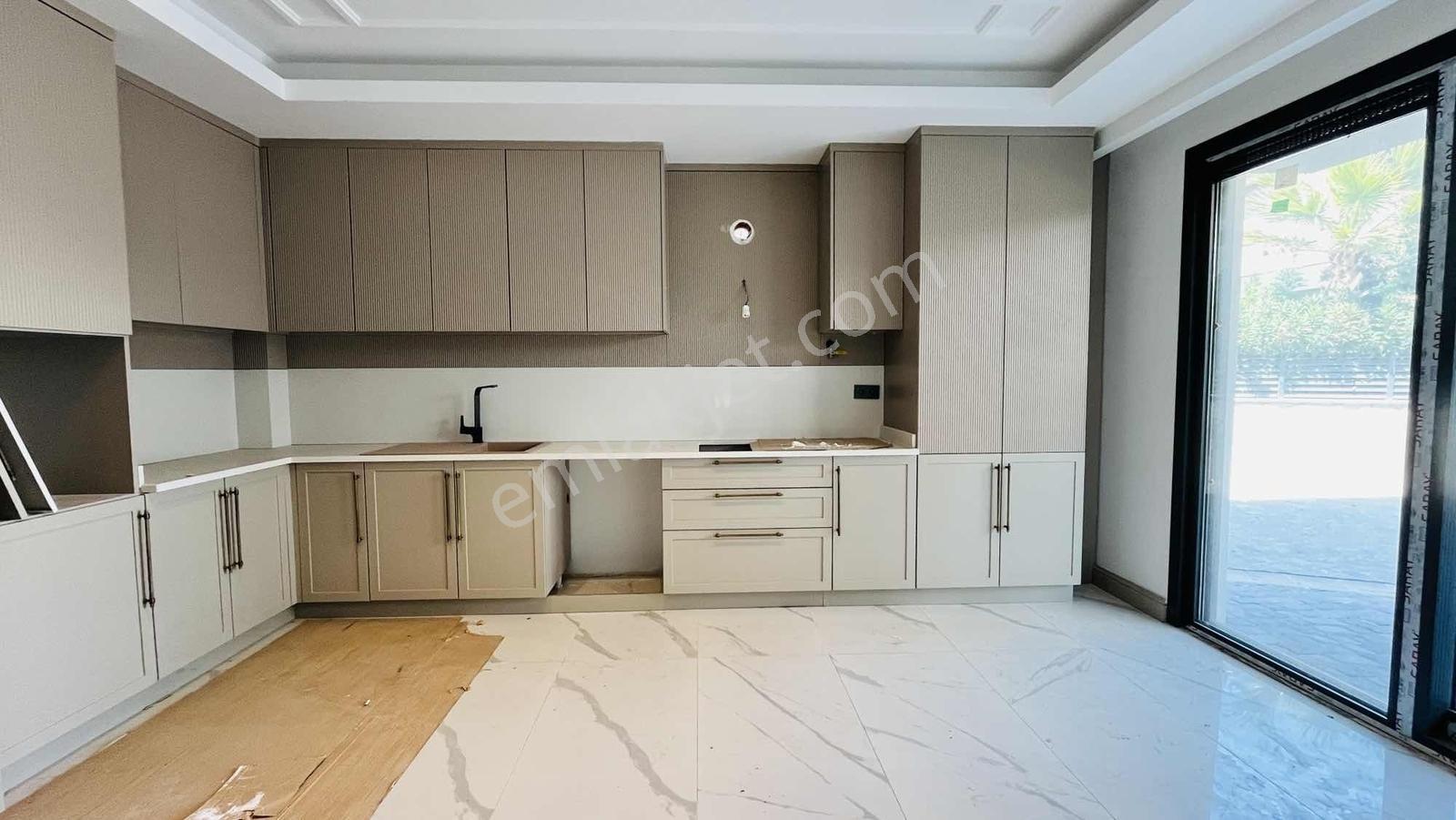 Silivri Selimpaşa Mahallesi'nde 4+1 Site İçi Kiralık Sıfır Villa - Görsel 19