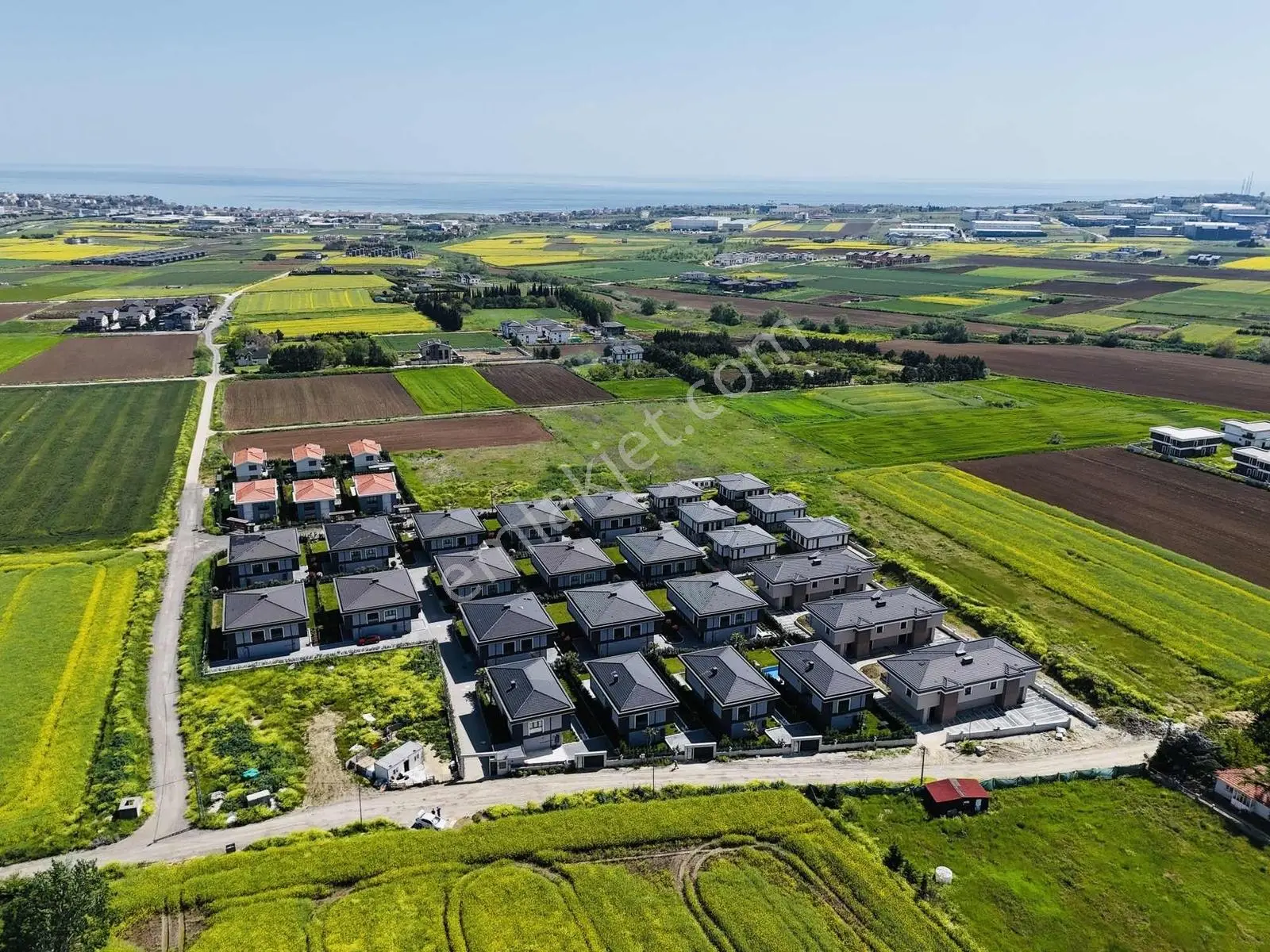 Silivri Selimpaşa Mahallesi'nde 4+1 Site İçi Kiralık Sıfır Villa