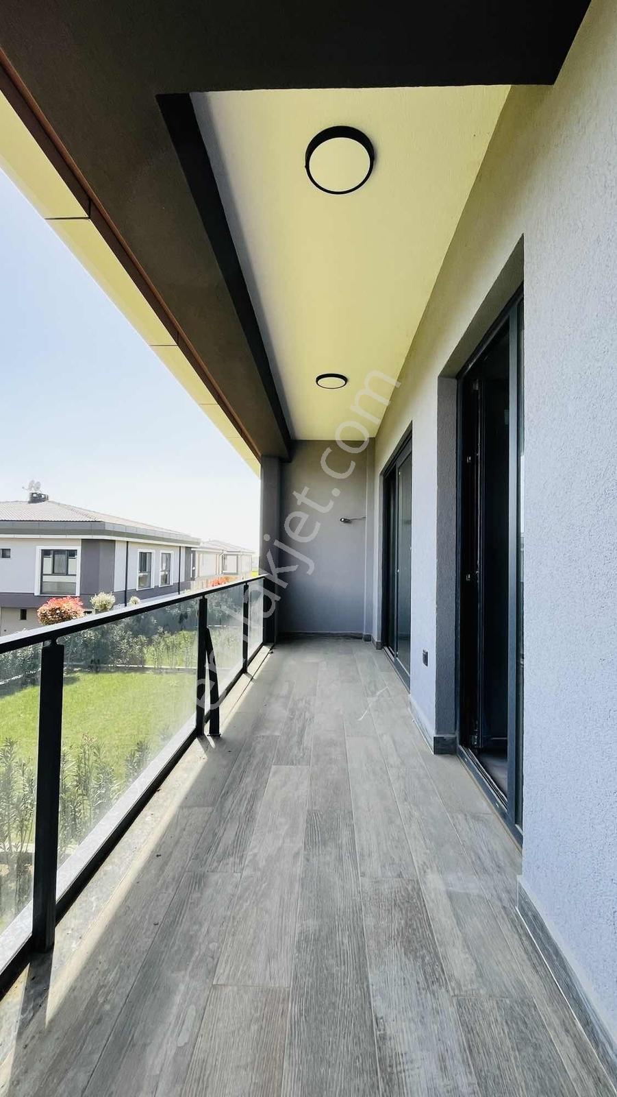 Silivri Selimpaşa Mahallesi'nde 4+1 Site İçi Kiralık Sıfır Villa - Görsel 11