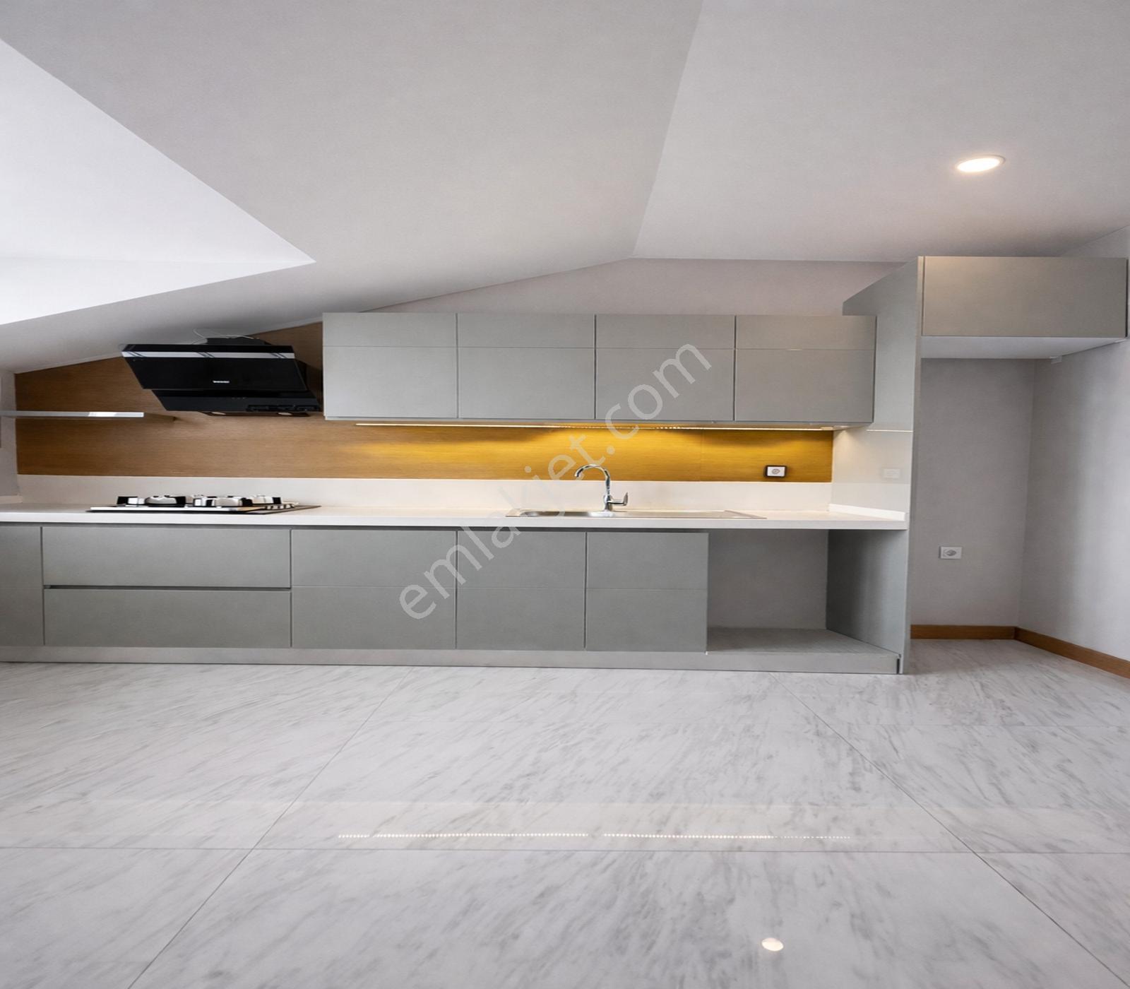 Beylikdüzü'nde Eşi Benzeri Olmayan Site İçinde 7+2 Geniş Dubleks - Görsel 12