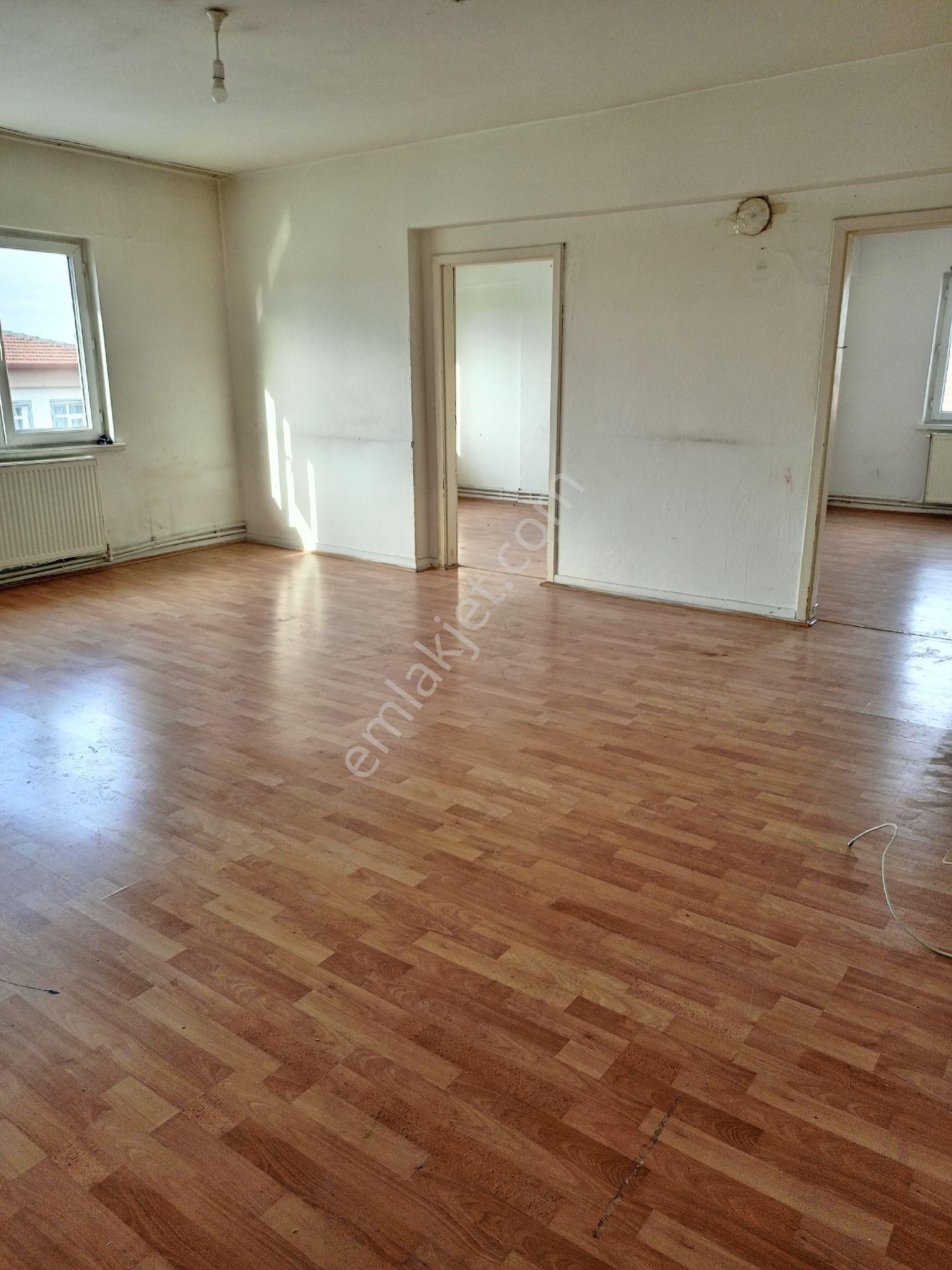 Maraşal Çakmak Mahallesinde Güney Cephe Katta Kiralık Daire - Görsel 18