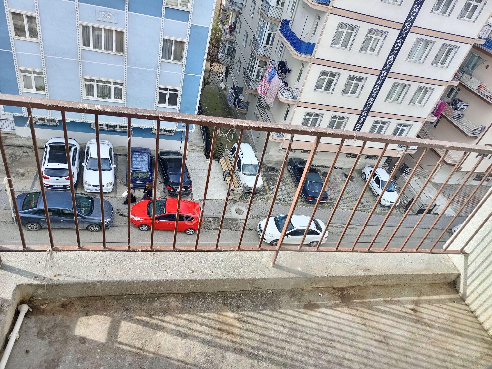 Maraşal Çakmak Mahallesinde Güney Cephe Katta Kiralık Daire - Görsel 6