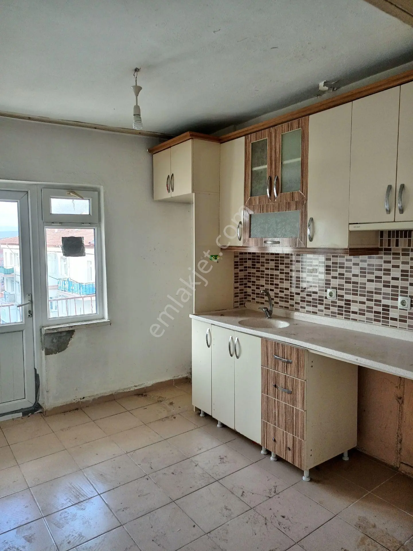 Maraşal Çakmak Mahallesinde Güney Cephe Katta Kiralık Daire - Görsel 5