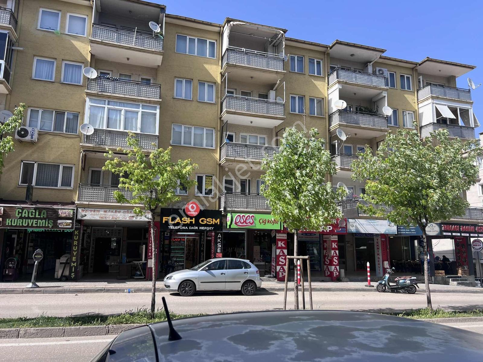 Beşevler Cd Üstü Merkezi Konumda Satılık Site İçi 3+1 Daire
