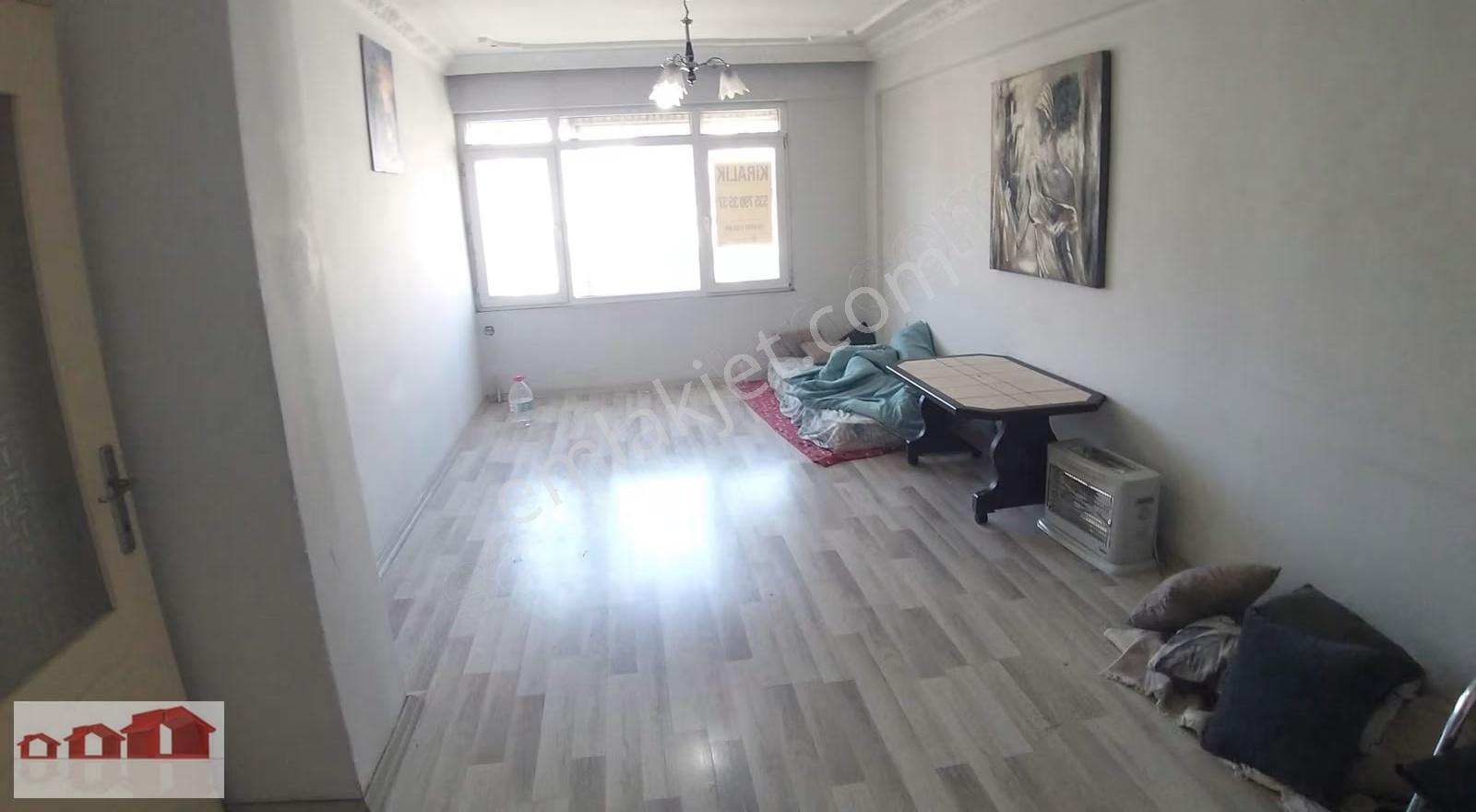 Menderes Caddesinde Kiralık İşyeri Veya Konut Olarak 3+1 Arakat - Görsel 23