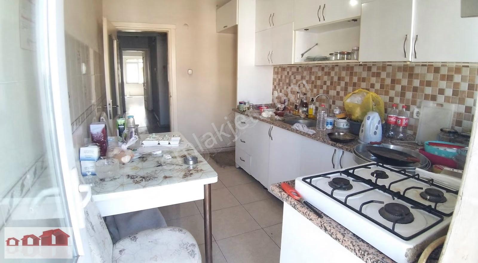 Menderes Caddesinde Kiralık İşyeri Veya Konut Olarak 3+1 Arakat - Görsel 13