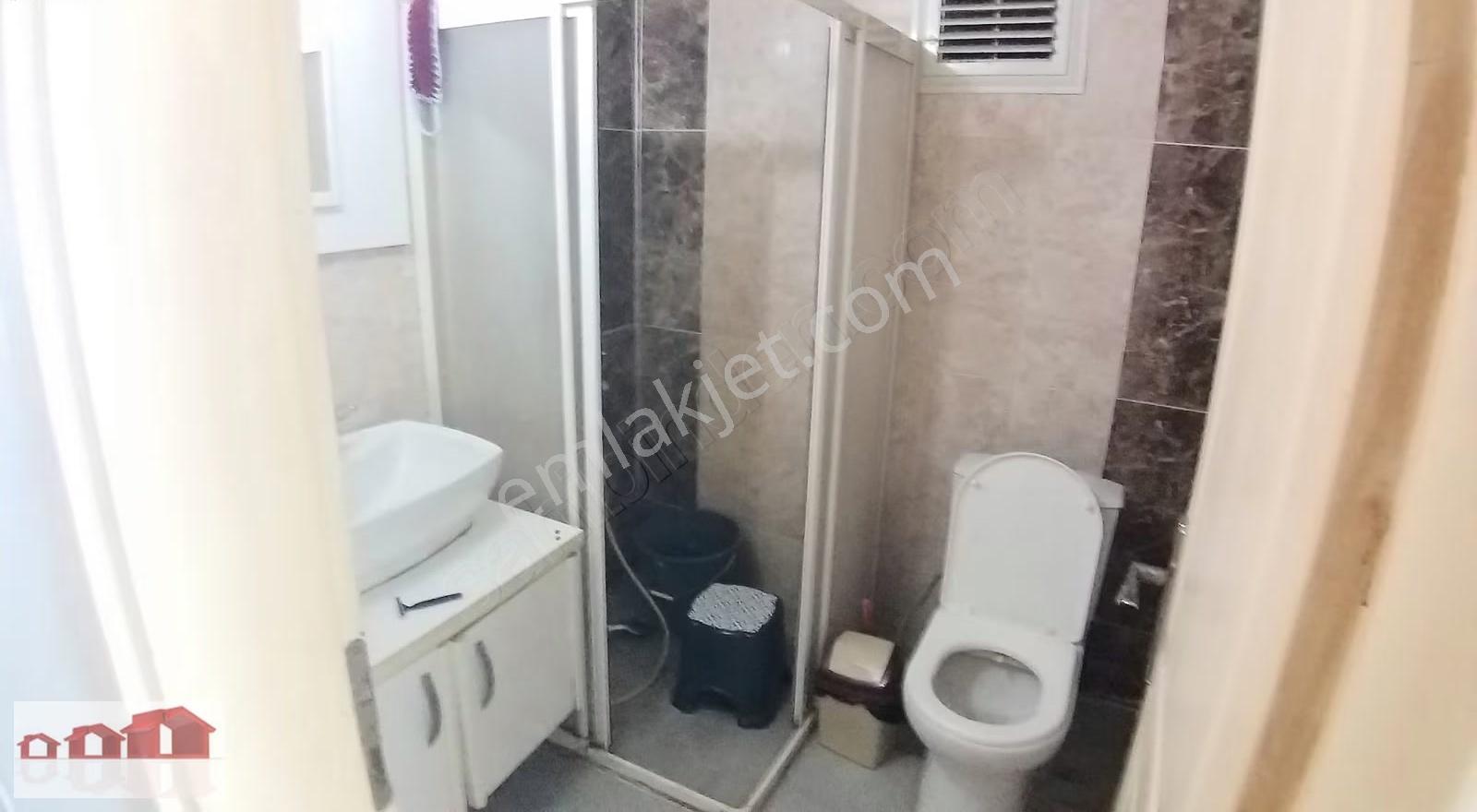 Menderes Caddesinde Kiralık İşyeri Veya Konut Olarak 3+1 Arakat - Görsel 8