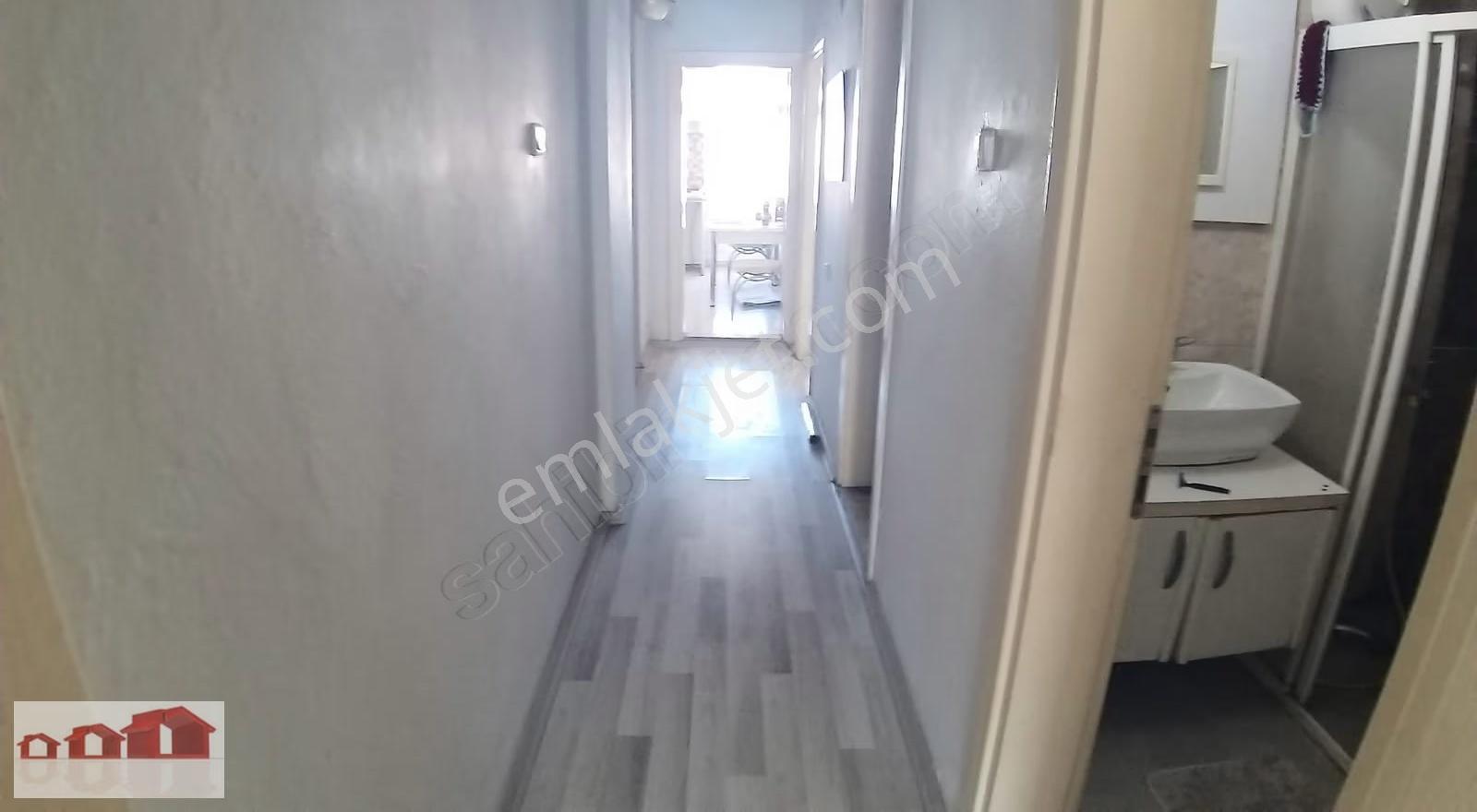 Menderes Caddesinde Kiralık İşyeri Veya Konut Olarak 3+1 Arakat - Görsel 4