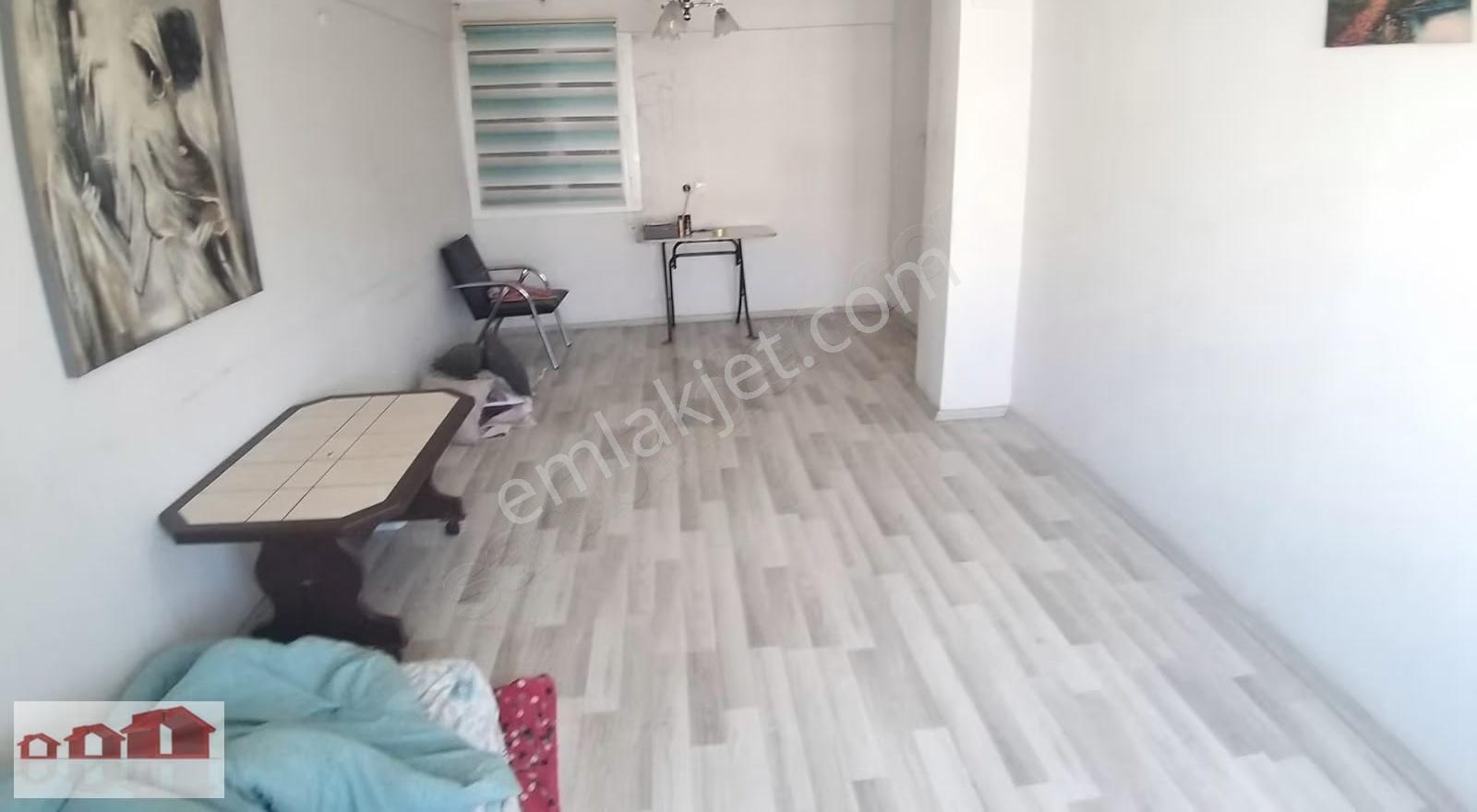 Menderes Caddesinde Kiralık İşyeri Veya Konut Olarak 3+1 Arakat - Görsel 11