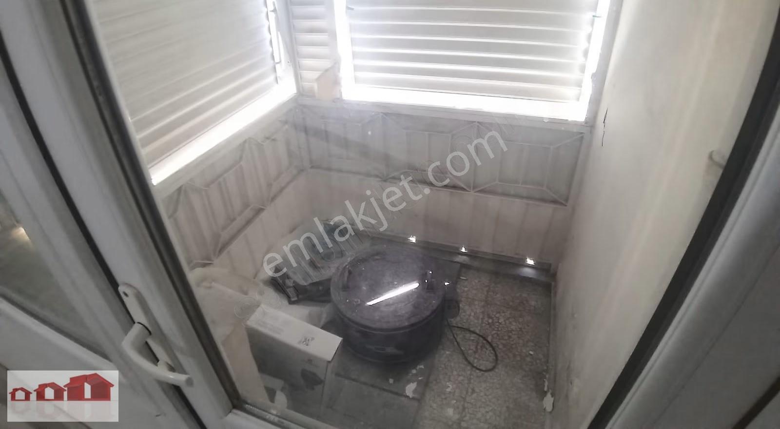 Menderes Caddesinde Kiralık İşyeri Veya Konut Olarak 3+1 Arakat - Görsel 19