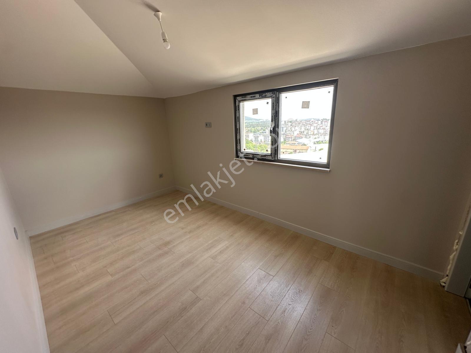 Çekmeköy Alemdağ Site İçerisinde 5+2 Satılık Dubleks Daire - Görsel 15