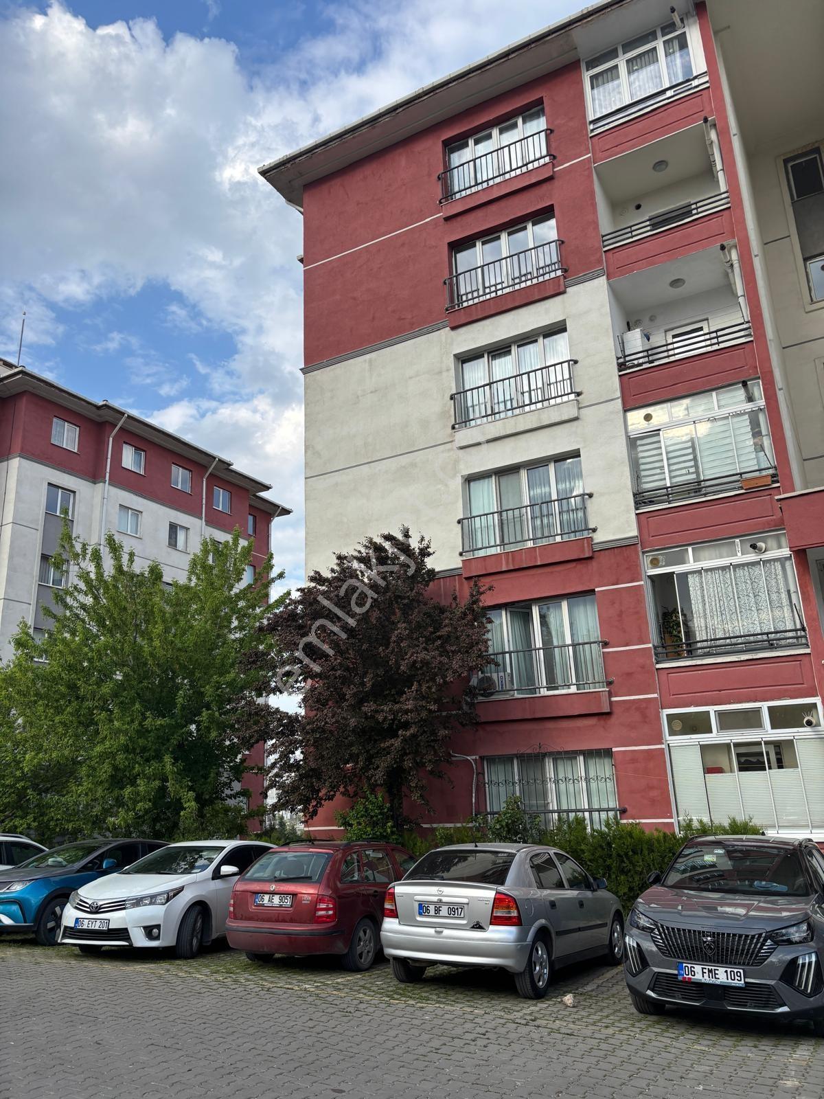Macunköy Toki Konutlarında Ara Kat Satılık 3+1 Daire