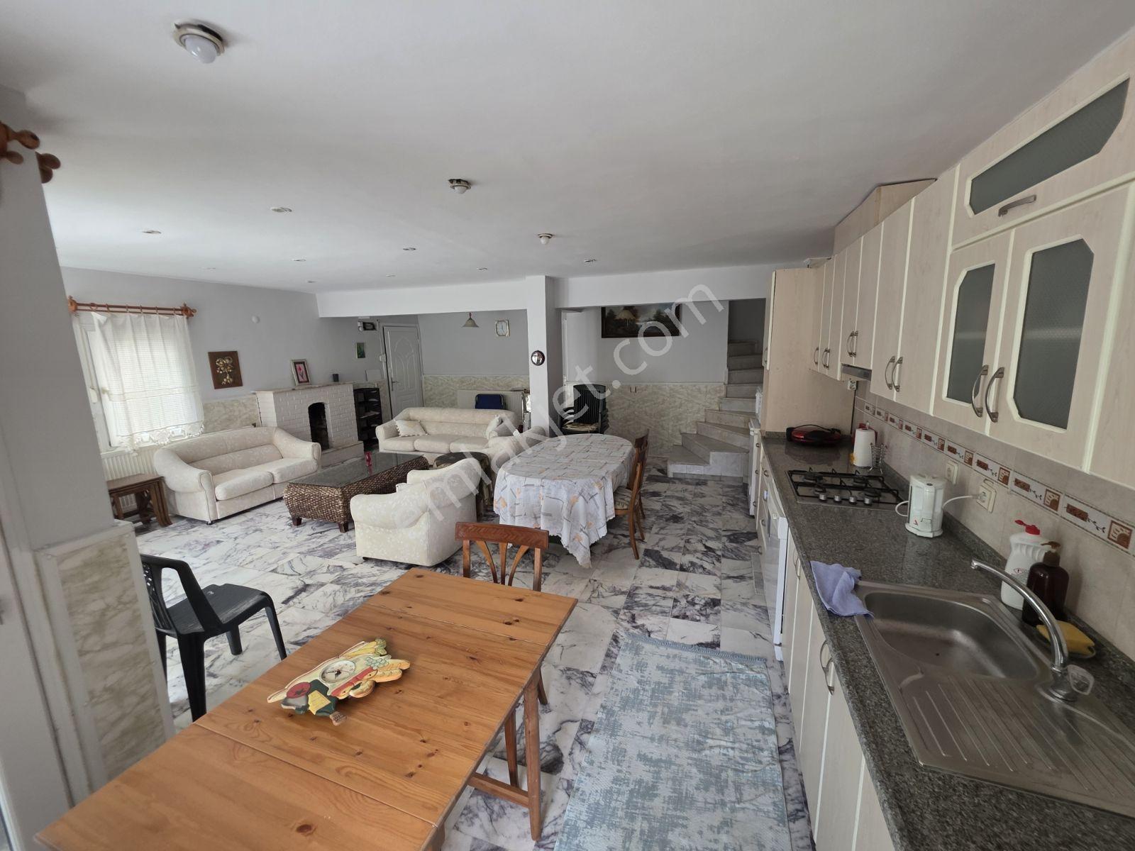 Doğanbey'de Mavi Bayraklı Denize Sıfır Tripleks 4+1 Villa - Görsel 26
