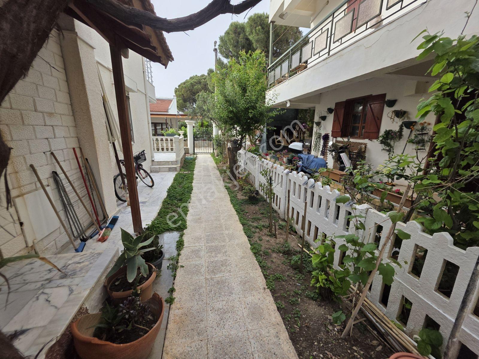 Doğanbey'de Mavi Bayraklı Denize Sıfır Tripleks 4+1 Villa - Görsel 25