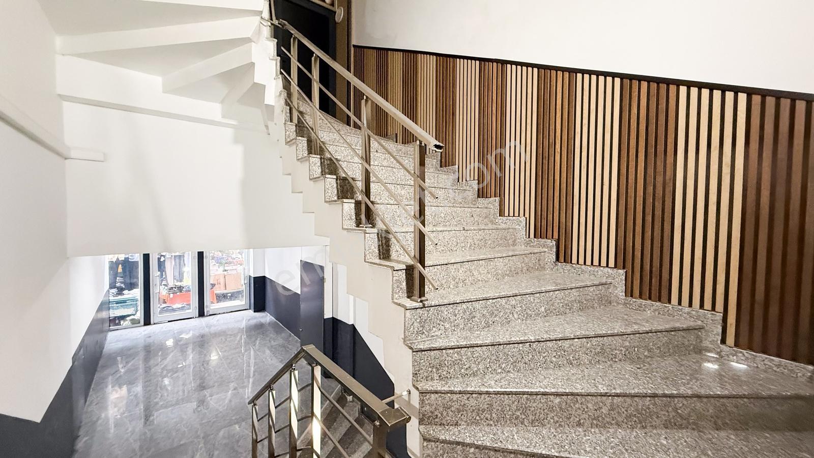 Güzeloba'da Yüksek Görünürlüğe Sahip Cadde Üzeri Kiralık İşyeri - Görsel 30