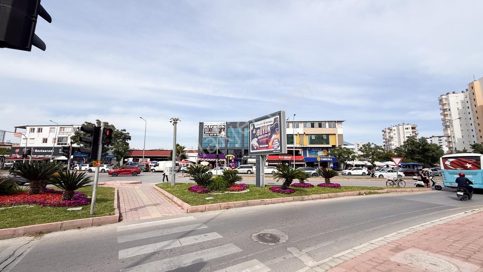 Güzeloba'da Yüksek Görünürlüğe Sahip Cadde Üzeri Kiralık İşyeri - Görsel 12