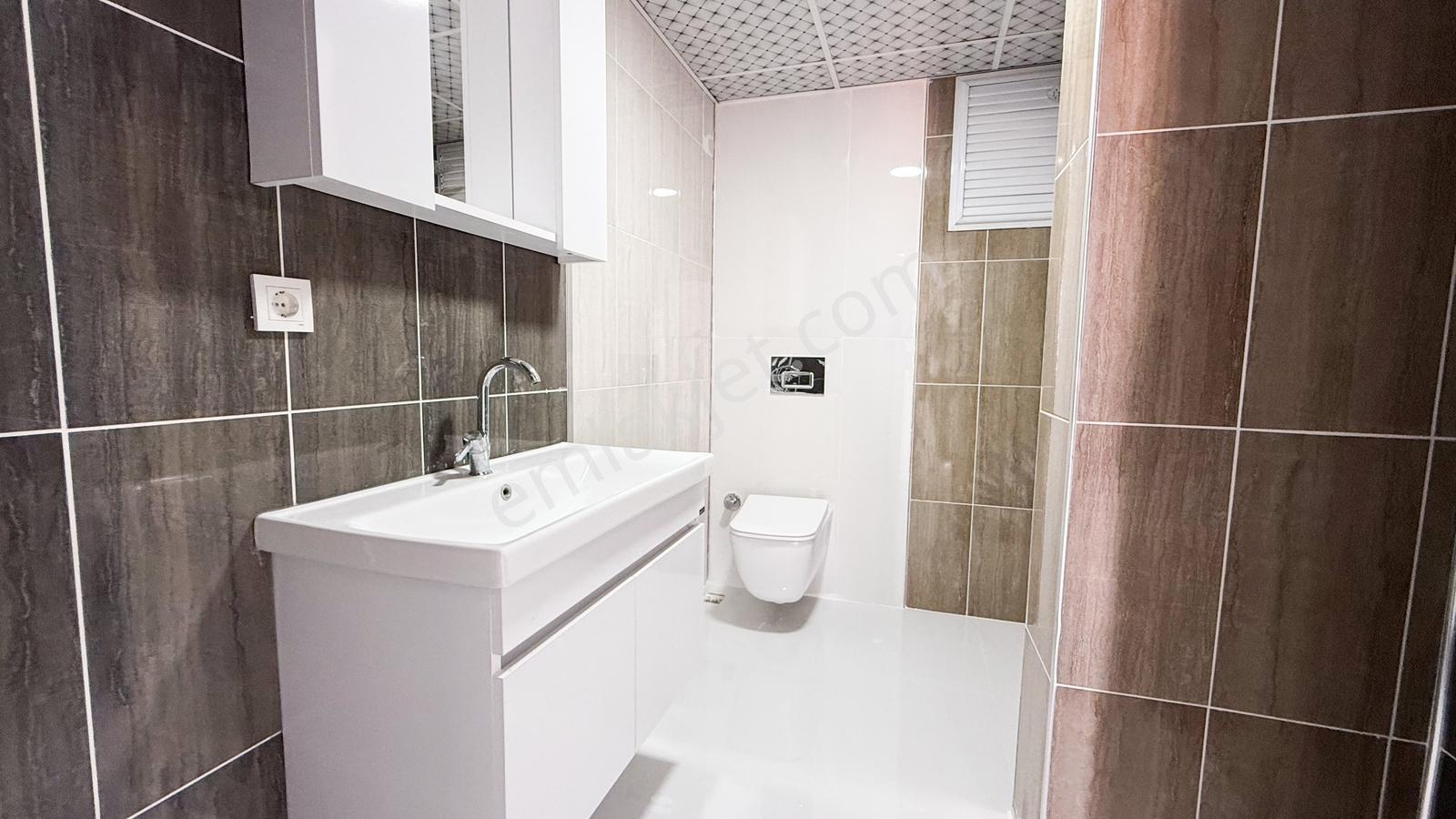 Güzeloba'da Yüksek Görünürlüğe Sahip Cadde Üzeri Kiralık İşyeri - Görsel 11