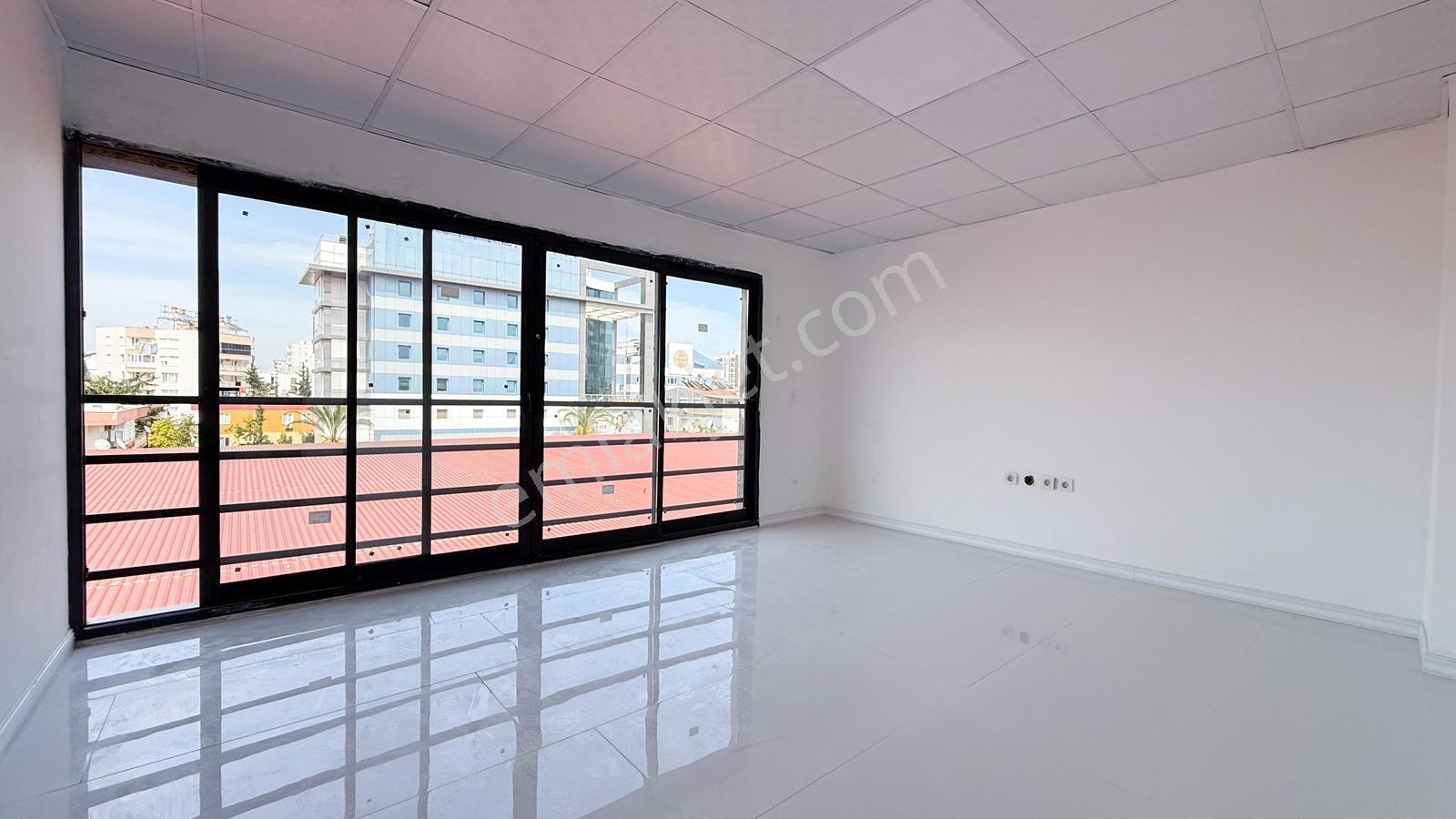 Güzeloba'da Yüksek Görünürlüğe Sahip Cadde Üzeri Kiralık İşyeri - Görsel 10