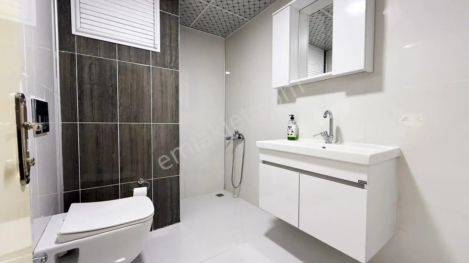 Güzeloba'da Yüksek Görünürlüğe Sahip Cadde Üzeri Kiralık İşyeri - Görsel 2