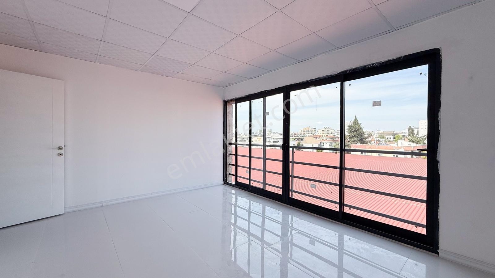 Güzeloba'da Yüksek Görünürlüğe Sahip Cadde Üzeri Kiralık İşyeri - Görsel 3