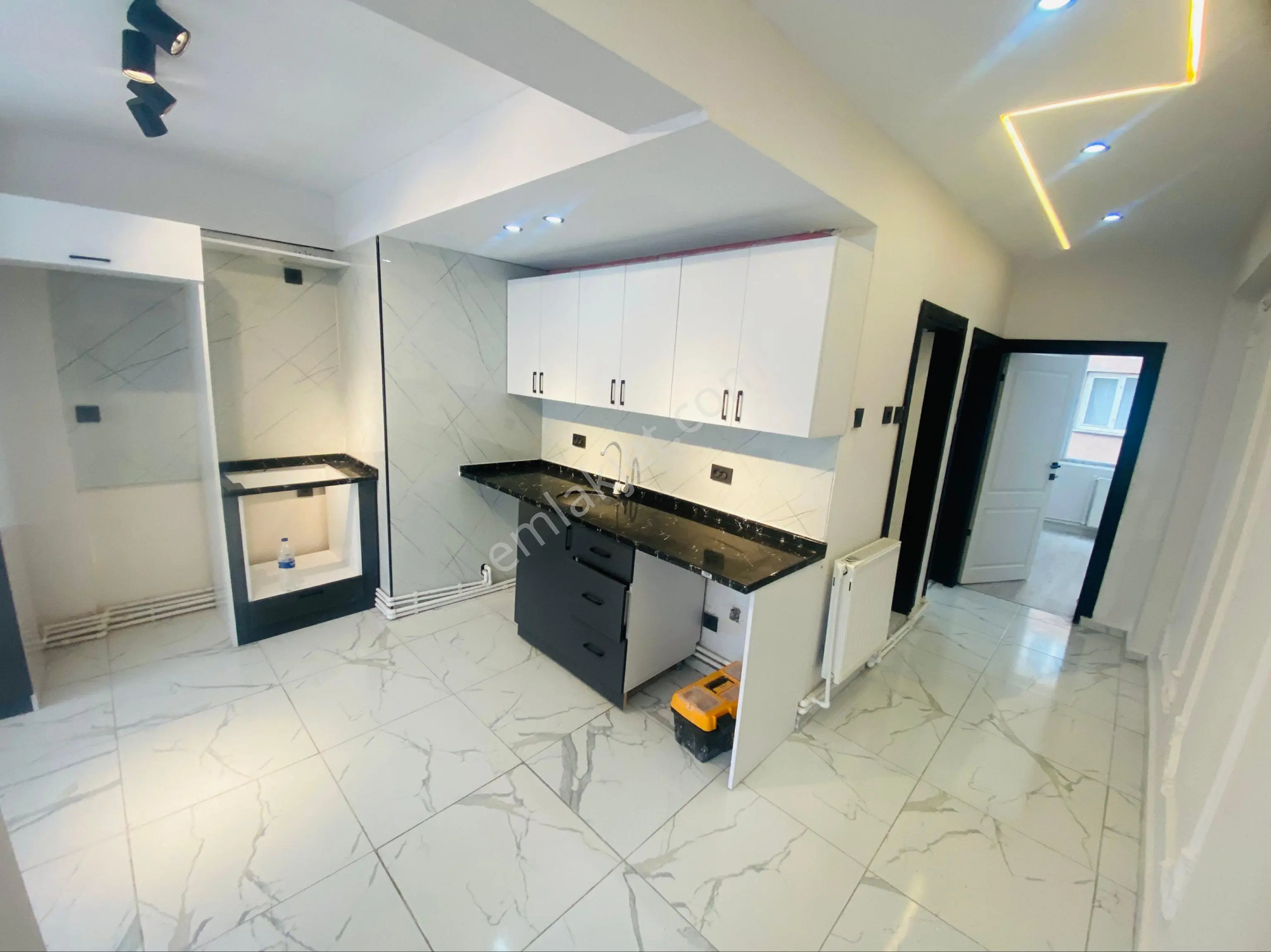 Furkan Emlaktan Çiftlik Mah 2+1 1.kat 100m2 İçi Full Yapılı Balkonlu Fırsat Daire