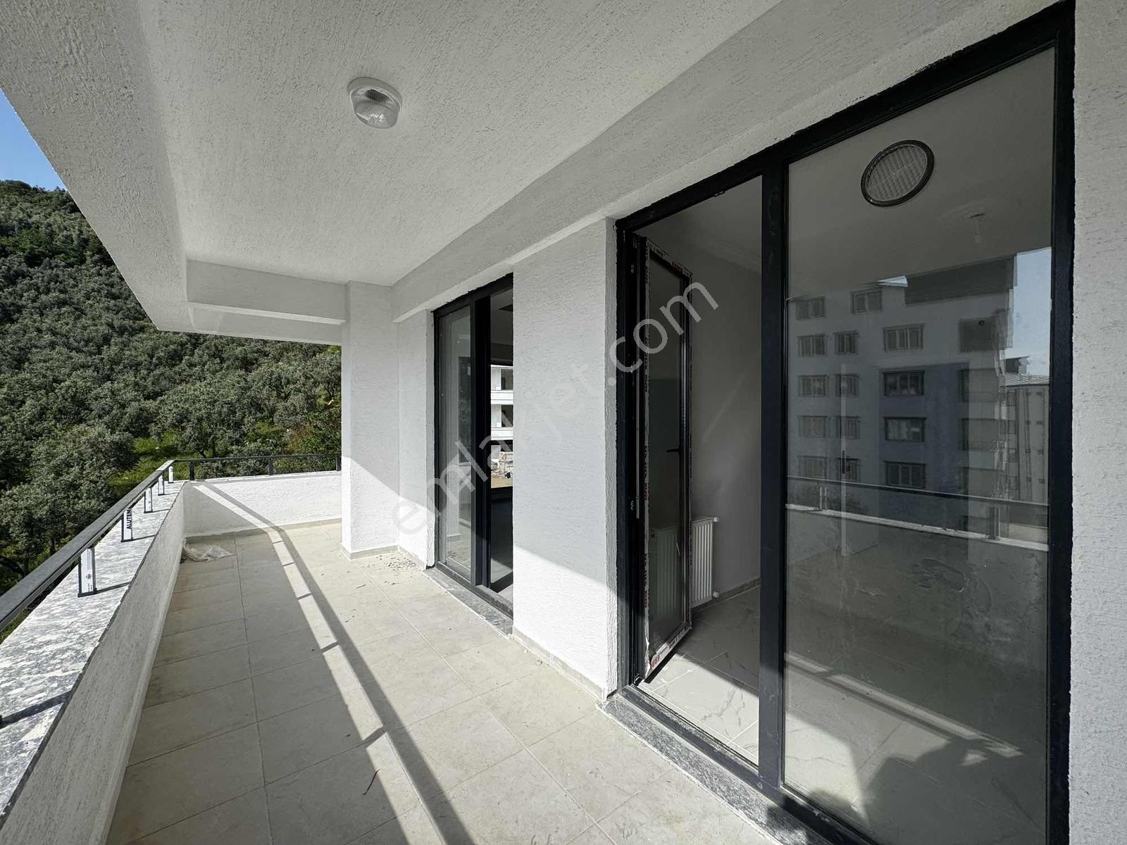 Denize 200 Metre Mesafede Sıfır 2+1 (90m2) (eminevim Uygunluğu)