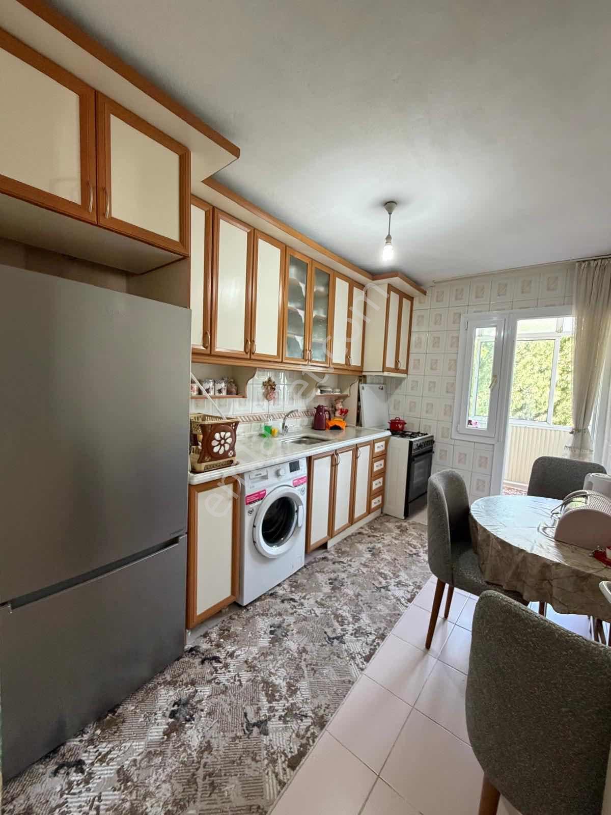 Türker Emlak 3+1 110 M2 Önü Açık Bakımlı Ara Kat Çift Balkon - Görsel 8